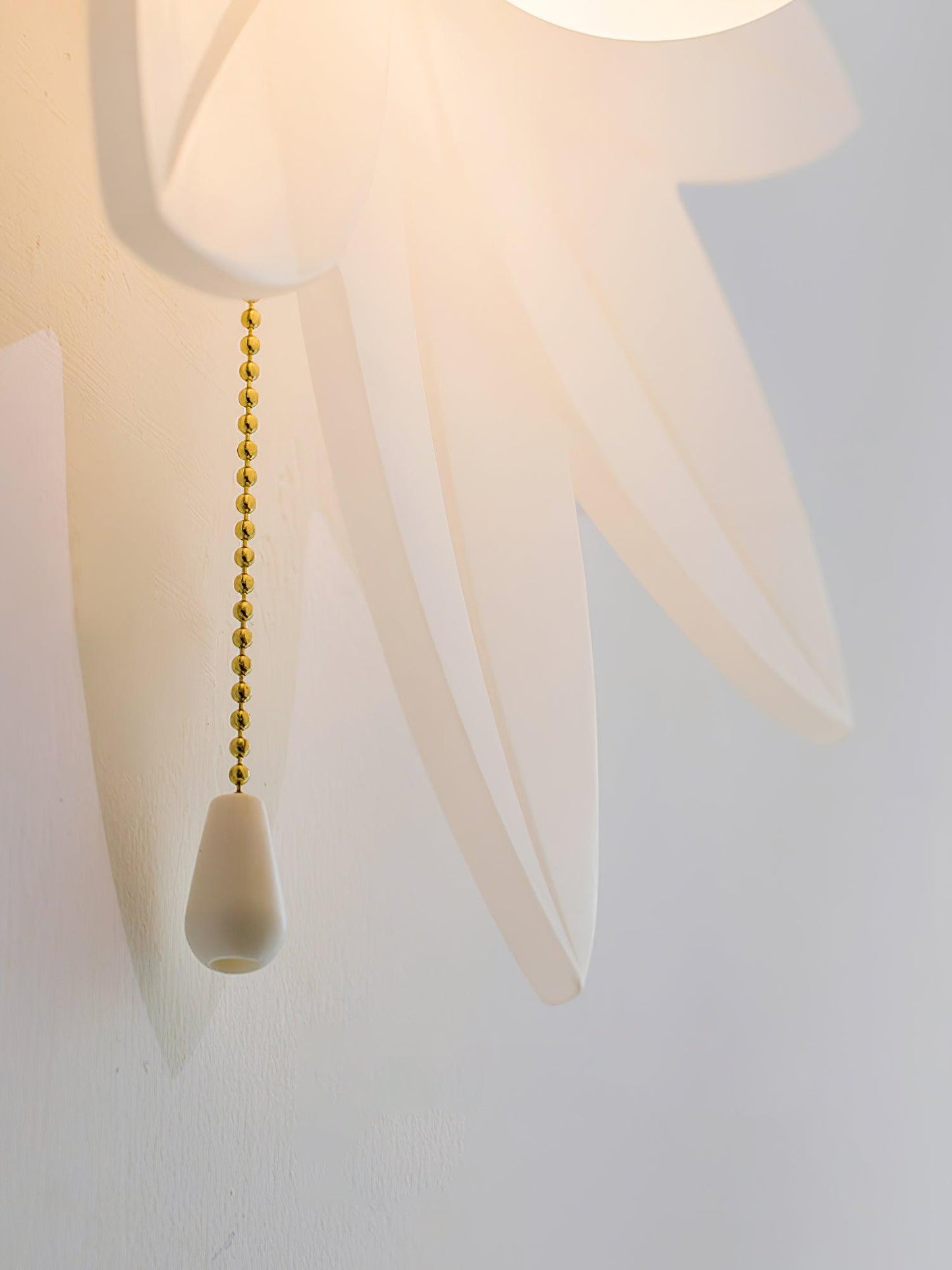Elegant Flowers Wall Lamp with Soft LED Lighting and Adjustable Bright