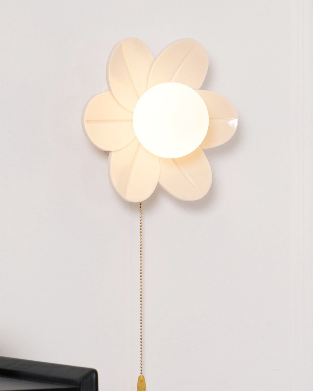 Elegant Flowers Wall Lamp with Soft LED Lighting and Adjustable Bright