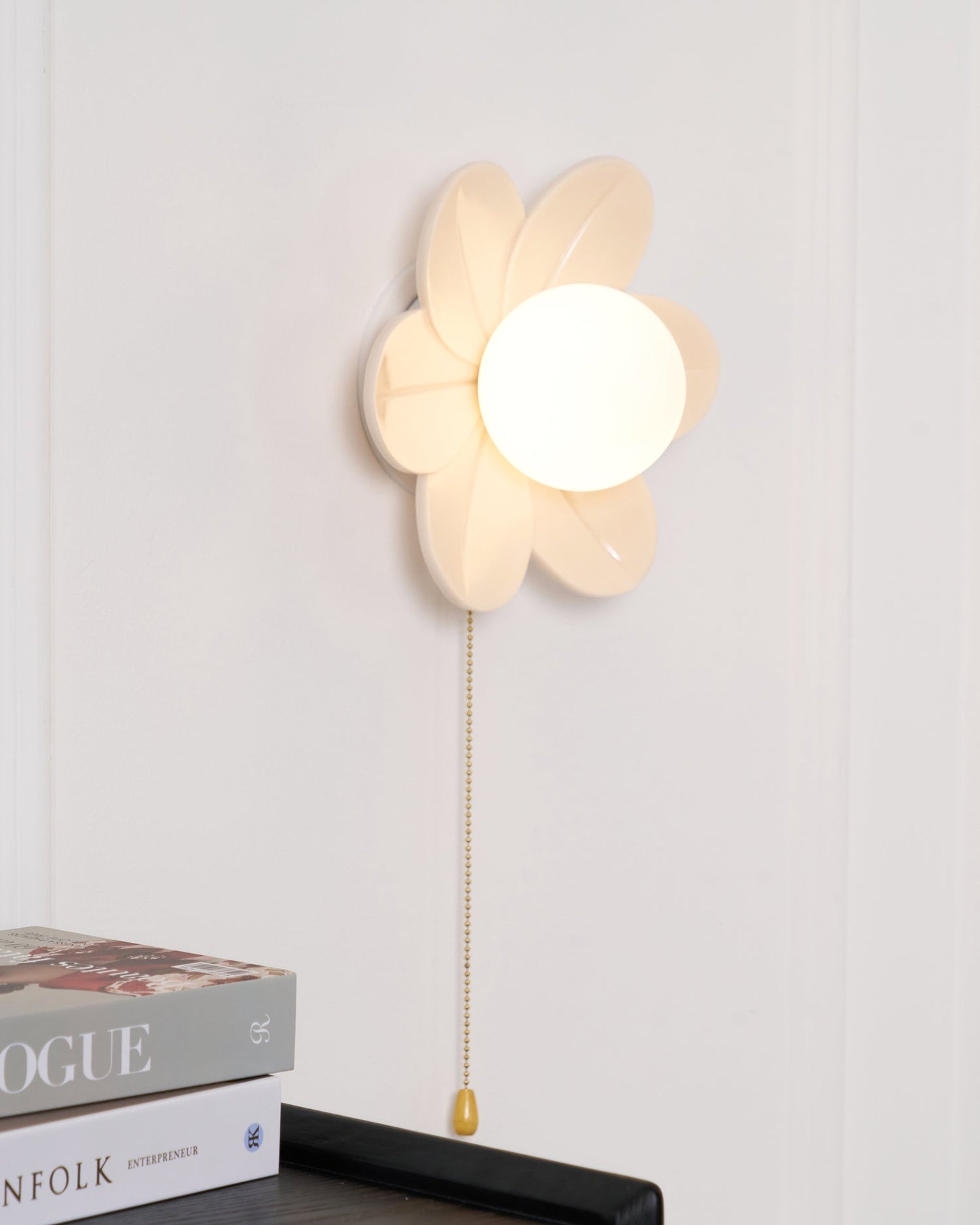 Elegant Flowers Wall Lamp with Soft LED Lighting and Adjustable Bright