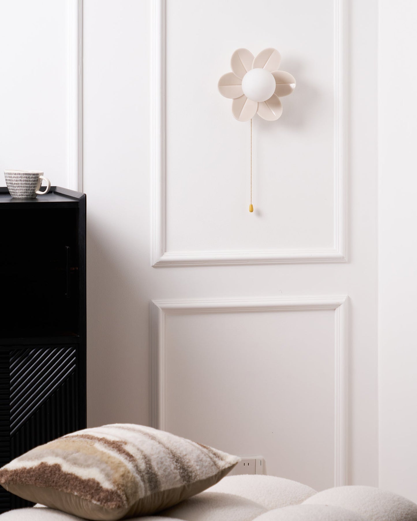 Elegant Flowers Wall Lamp with Soft LED Lighting and Adjustable Bright