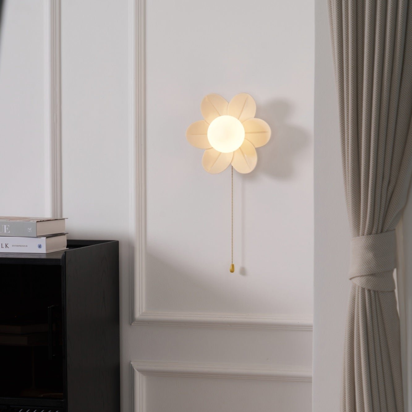 Elegant Flowers Wall Lamp with Soft LED Lighting and Adjustable Bright