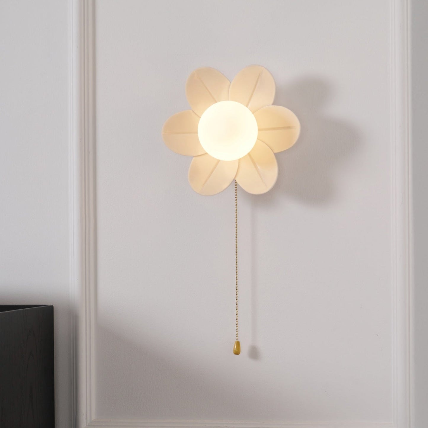 Elegant Flowers Wall Lamp with Soft LED Lighting and Adjustable Bright