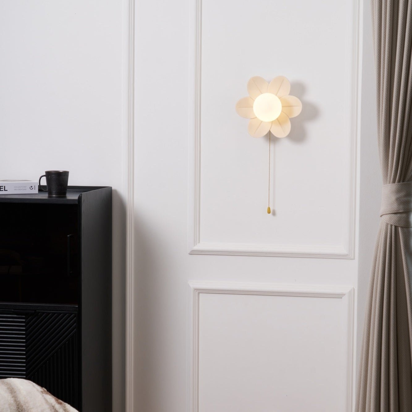 Elegant Flowers Wall Lamp with Soft LED Lighting and Adjustable Bright