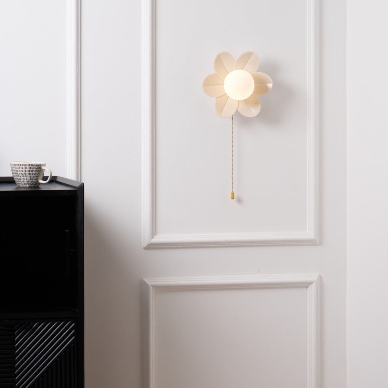 Elegant Flowers Wall Lamp with Soft LED Lighting and Adjustable Bright