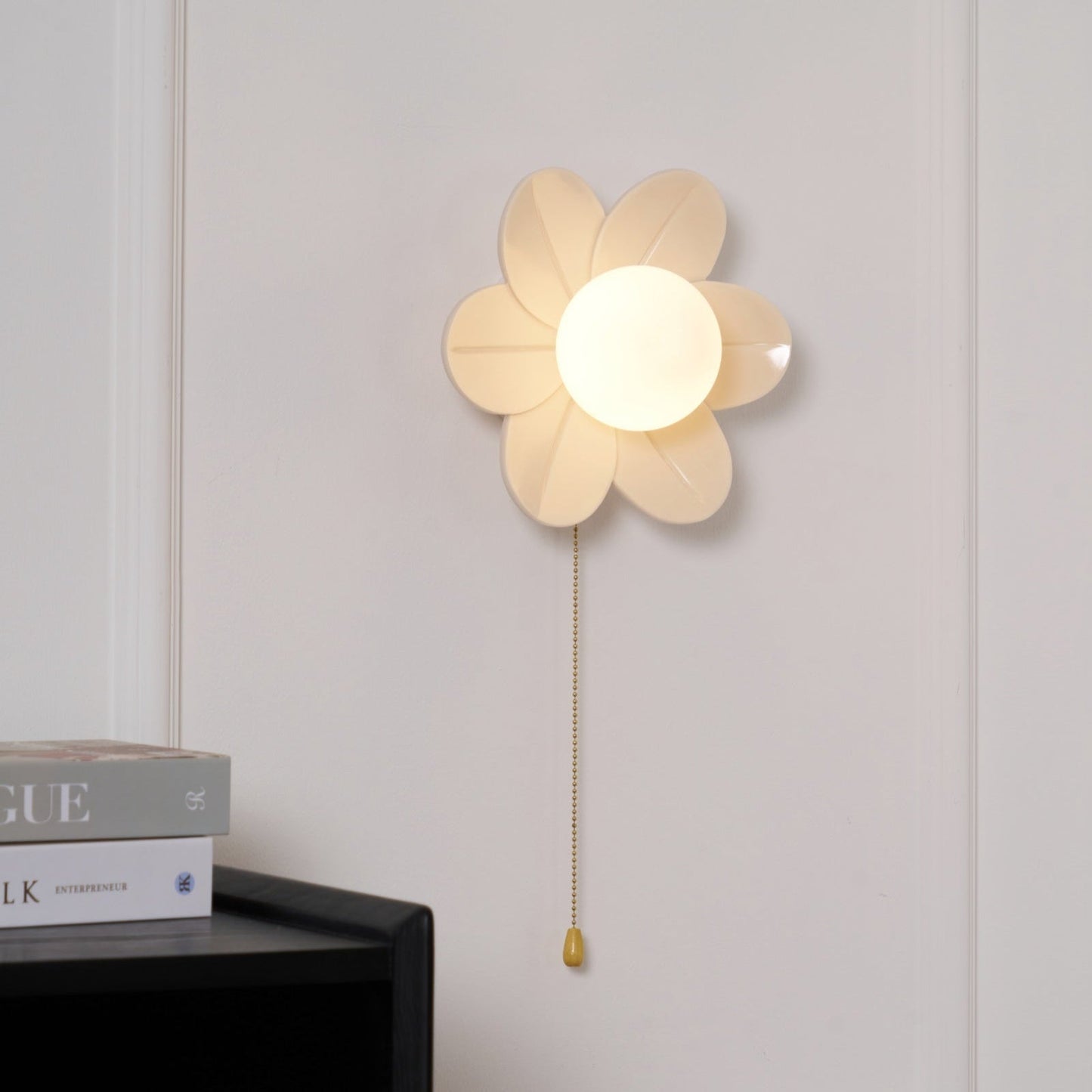 Elegant Flowers Wall Lamp with Soft LED Lighting and Adjustable Bright