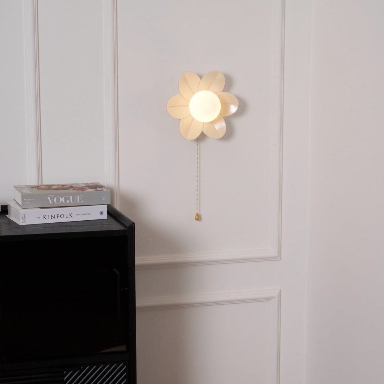 Elegant Flowers Wall Lamp with Soft LED Lighting and Adjustable Bright