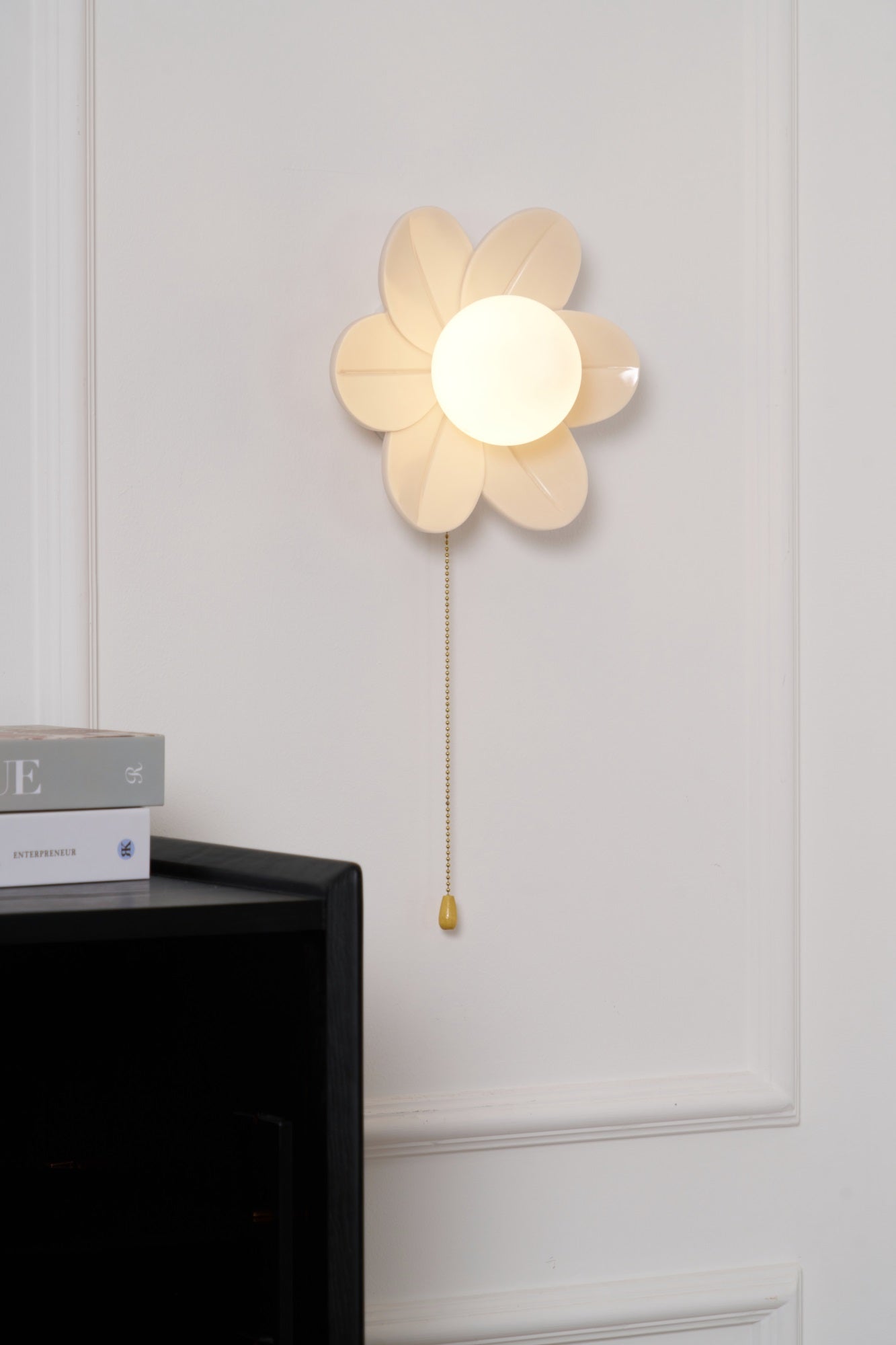 Elegant Flowers Wall Lamp with Soft LED Lighting and Adjustable Bright