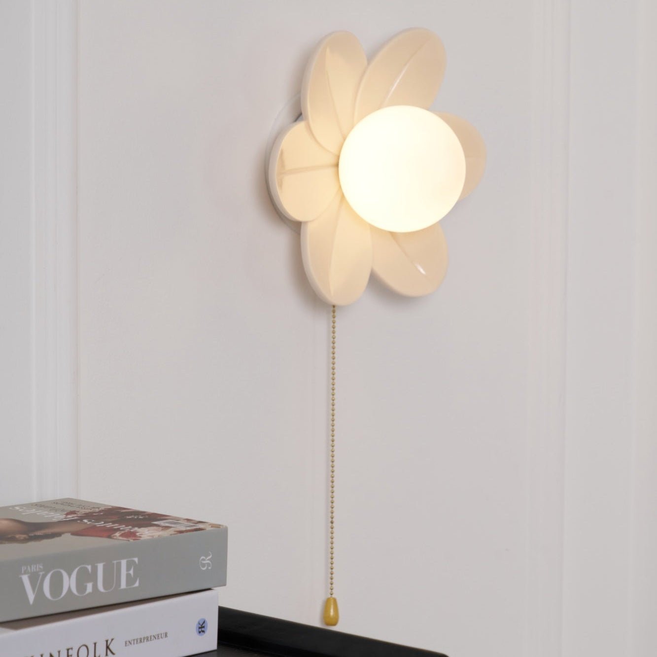 Elegant Flowers Wall Lamp with Soft LED Lighting and Adjustable Bright