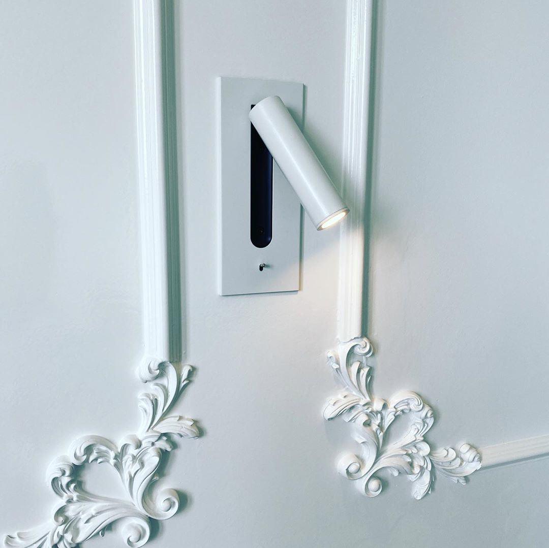 Folded Back Bedside Wall Lamp with Adjustable Brightness & Space-Savin