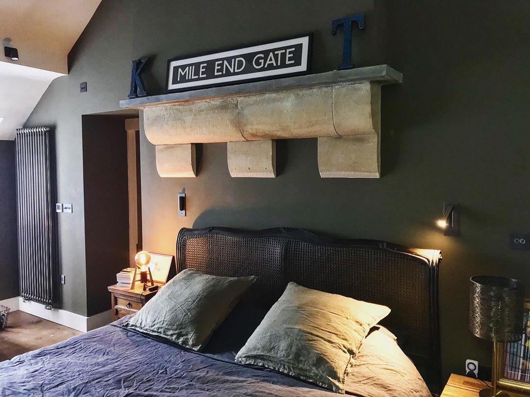 Folded Back Bedside Wall Lamp with Adjustable Brightness & Space-Savin