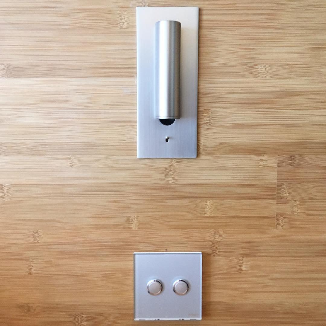 Folded Back Bedside Wall Lamp with Adjustable Brightness & Space-Savin