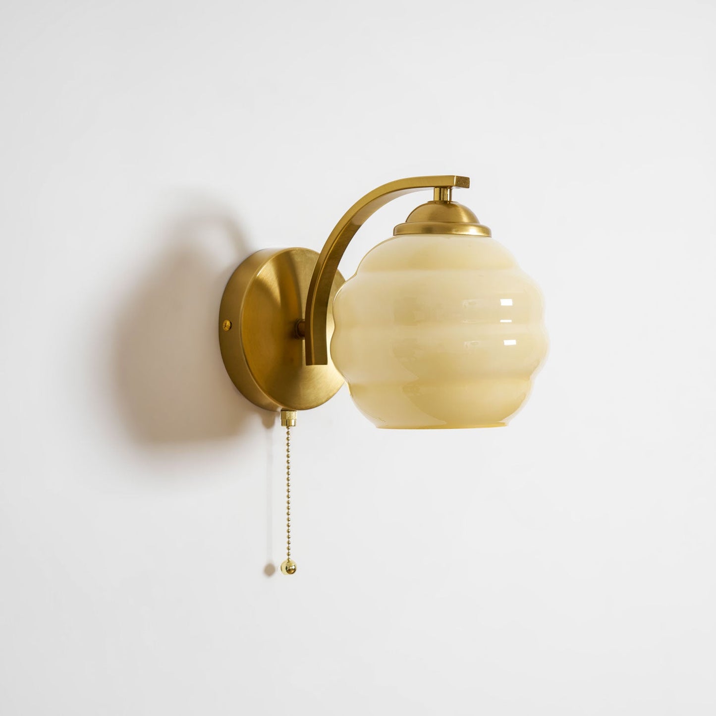 Gatsby Wall Lamp - Adjustable Brightness & Modern Design