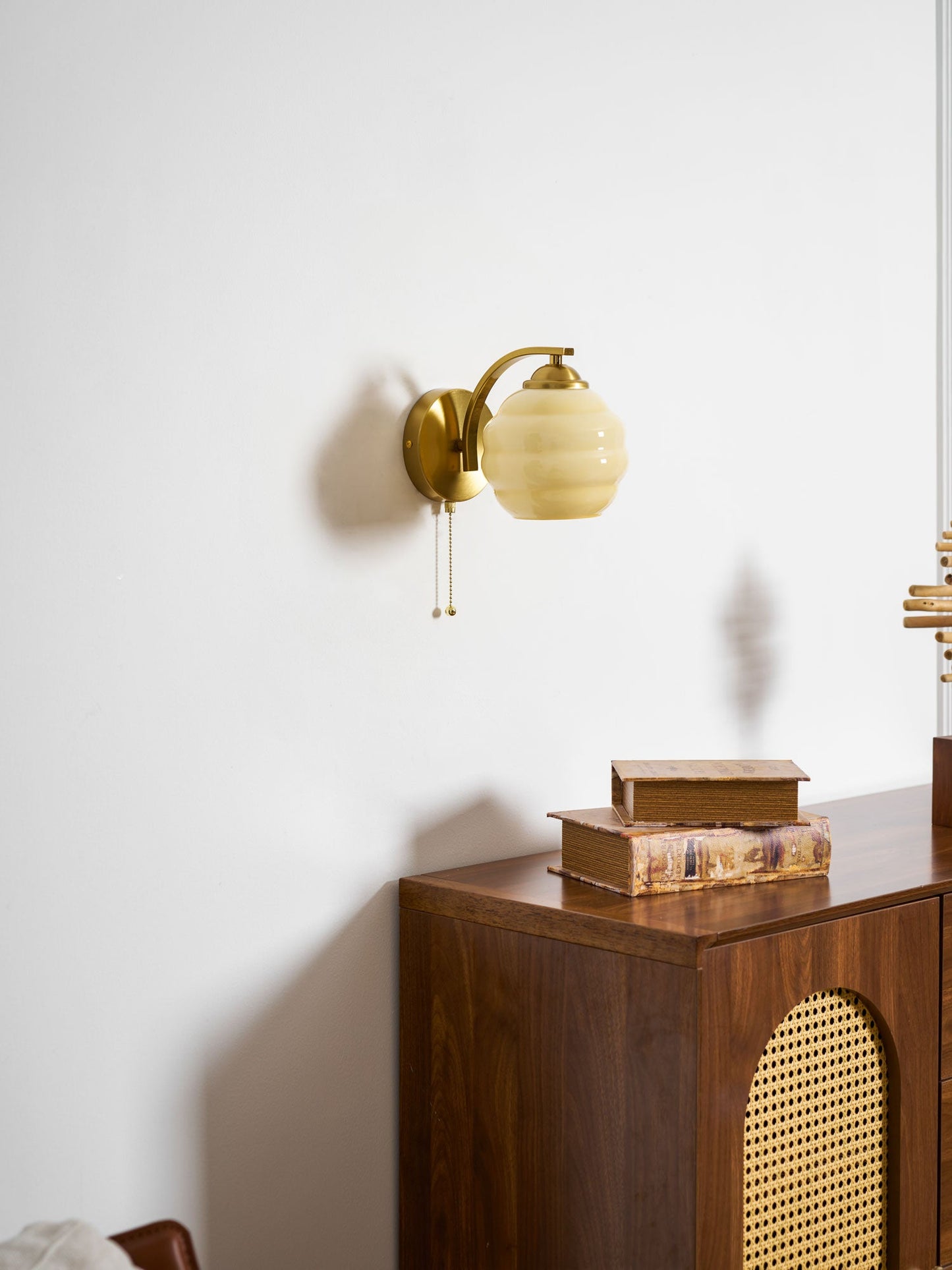 Gatsby Wall Lamp - Adjustable Brightness & Modern Design