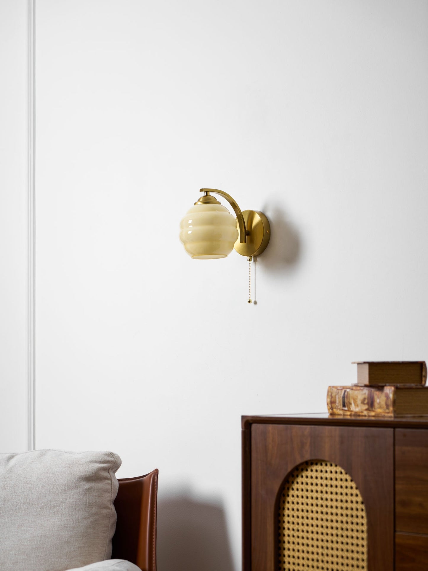 Gatsby Wall Lamp - Adjustable Brightness & Modern Design