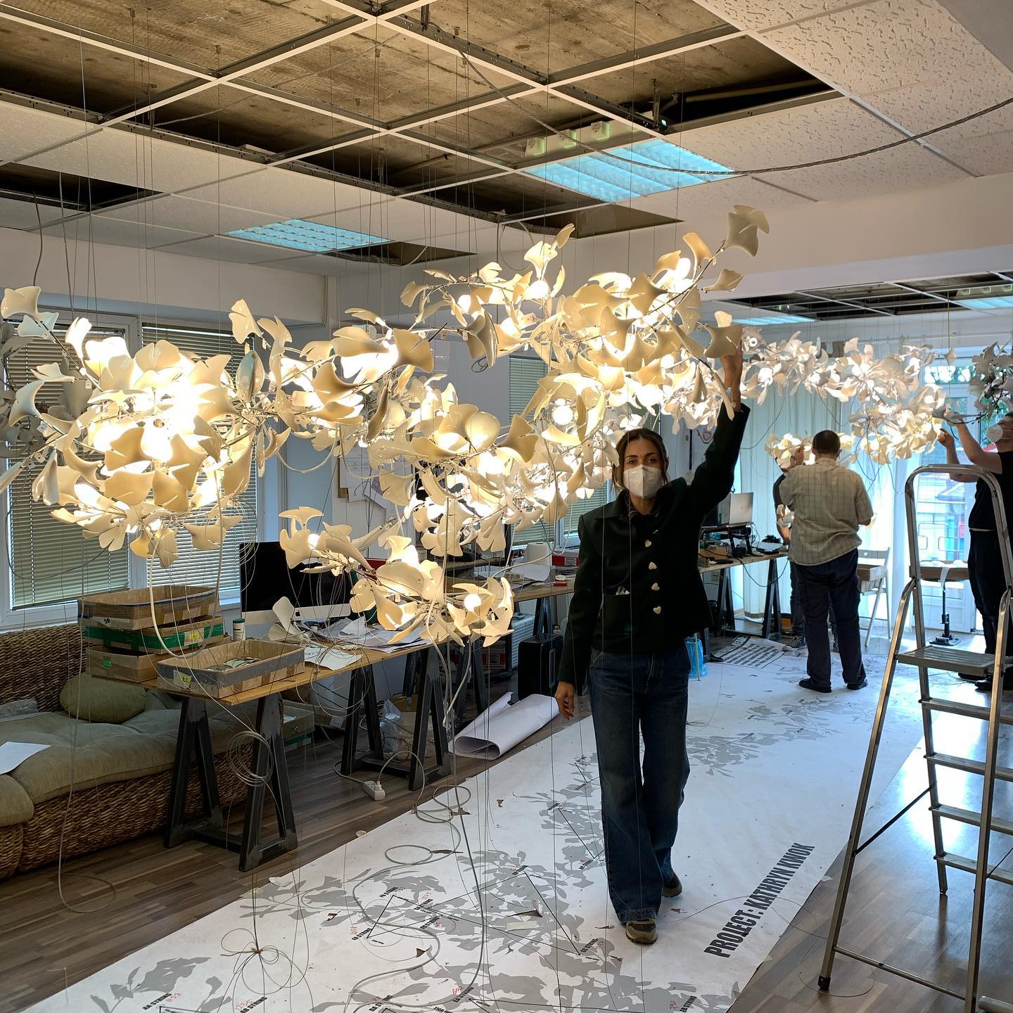 Gingko Leaves Chandelier - Elegant Design with Adjustable Brightness