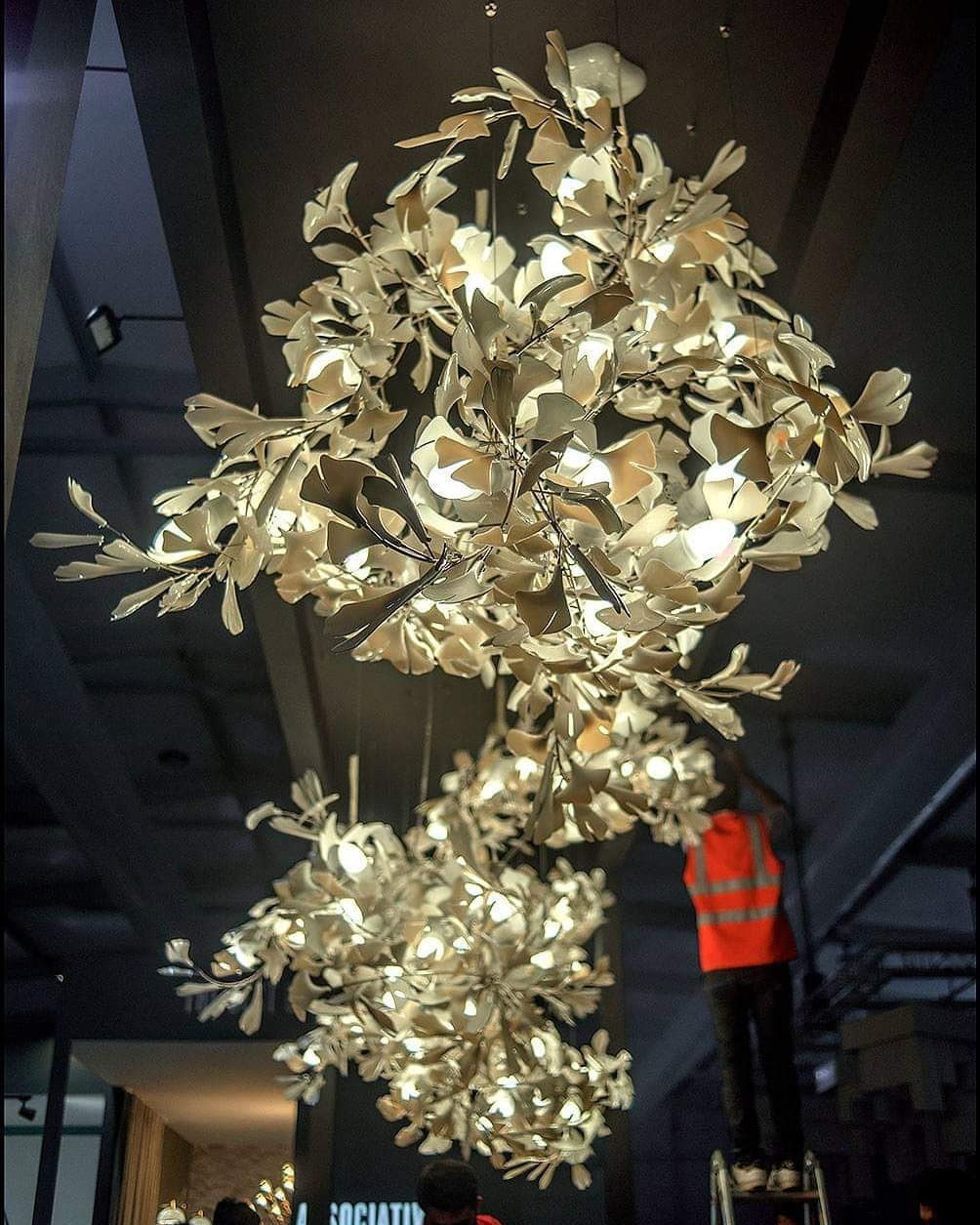 Gingko Leaves Chandelier - Elegant Design with Adjustable Brightness