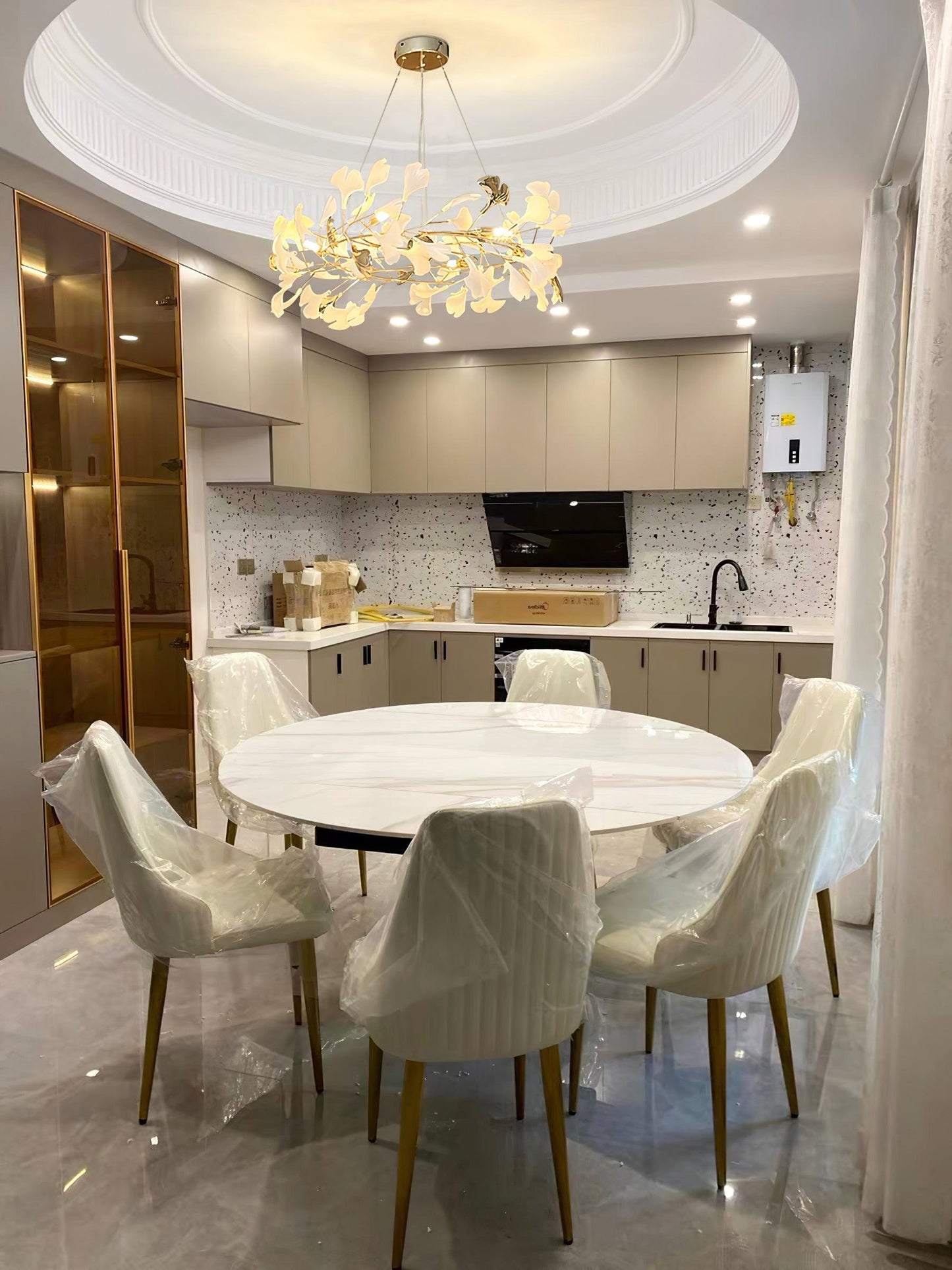 Gingko Crown Chandelier - Elegant Design with Adjustable Brightness