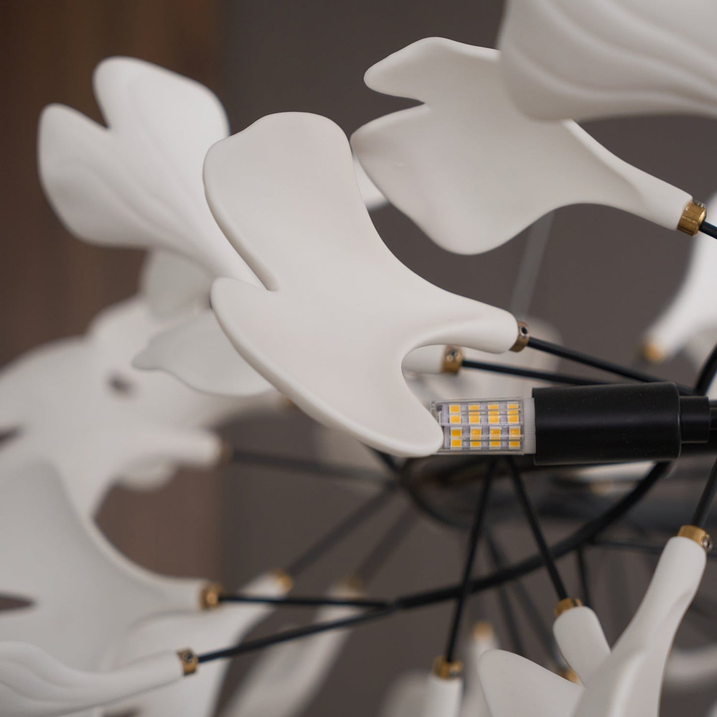 Gingko Crown Chandelier - Elegant Design with Adjustable Brightness