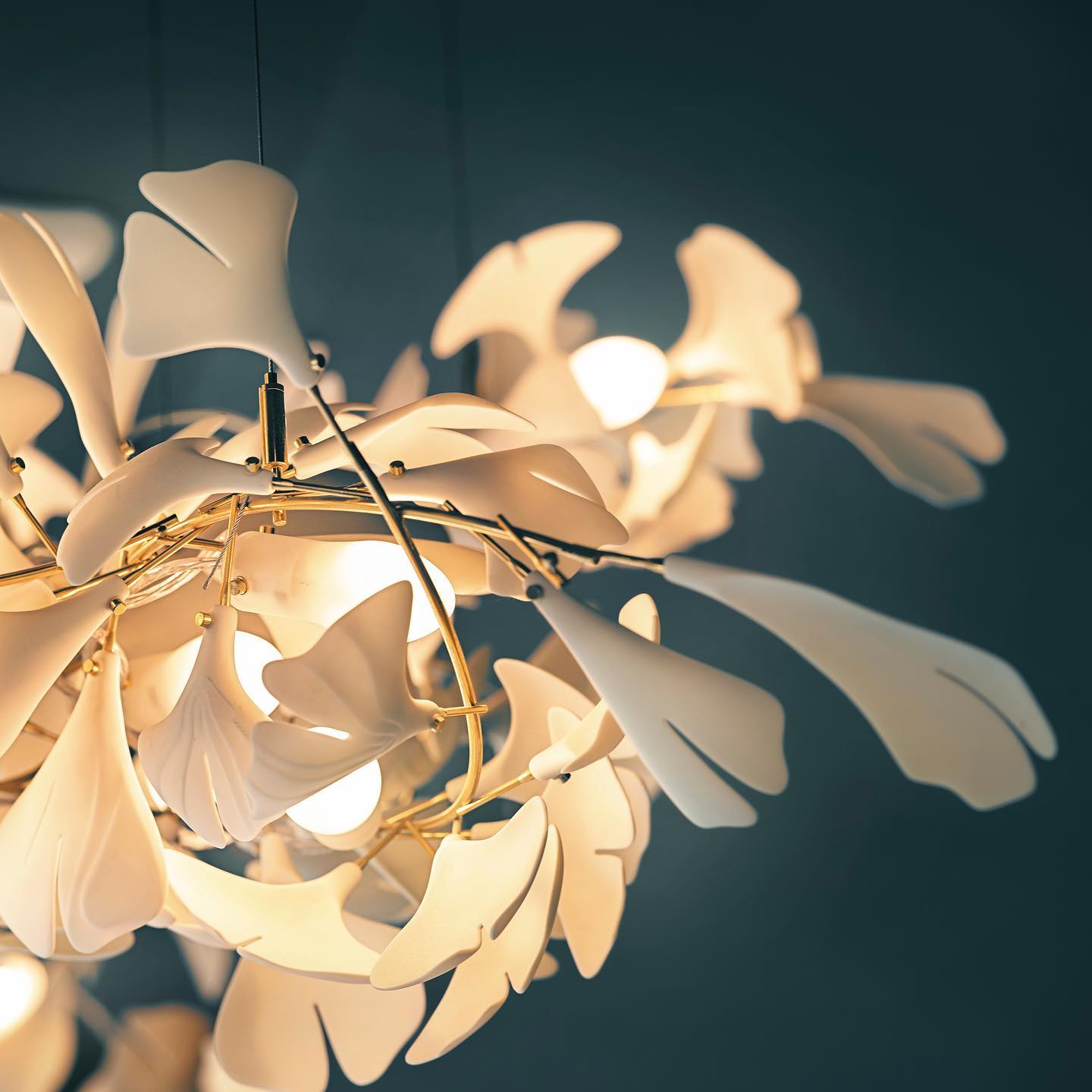 Gingko Leaves Chandelier - Elegant Design with Adjustable Brightness