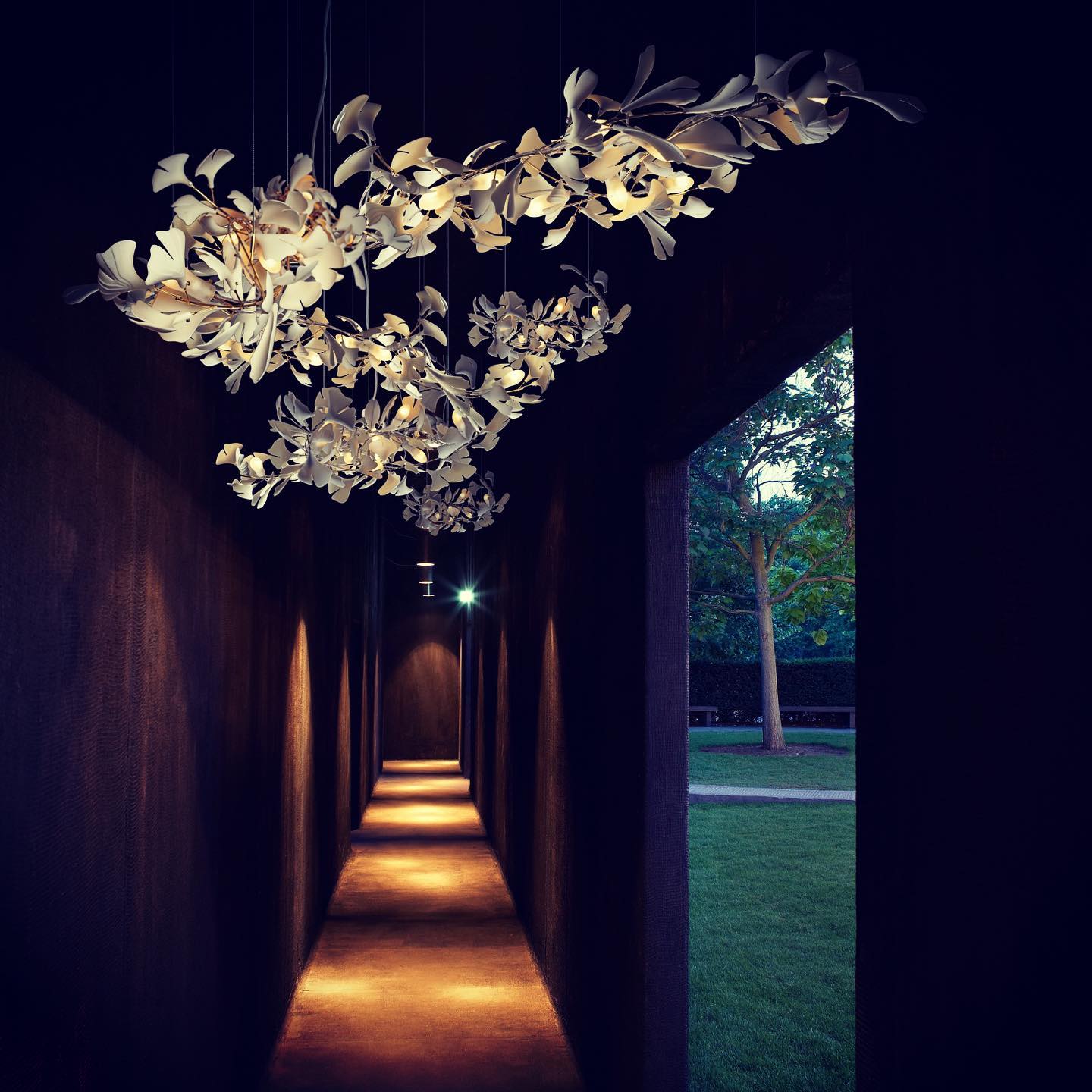 Gingko Leaves Chandelier - Elegant Design with Adjustable Brightness