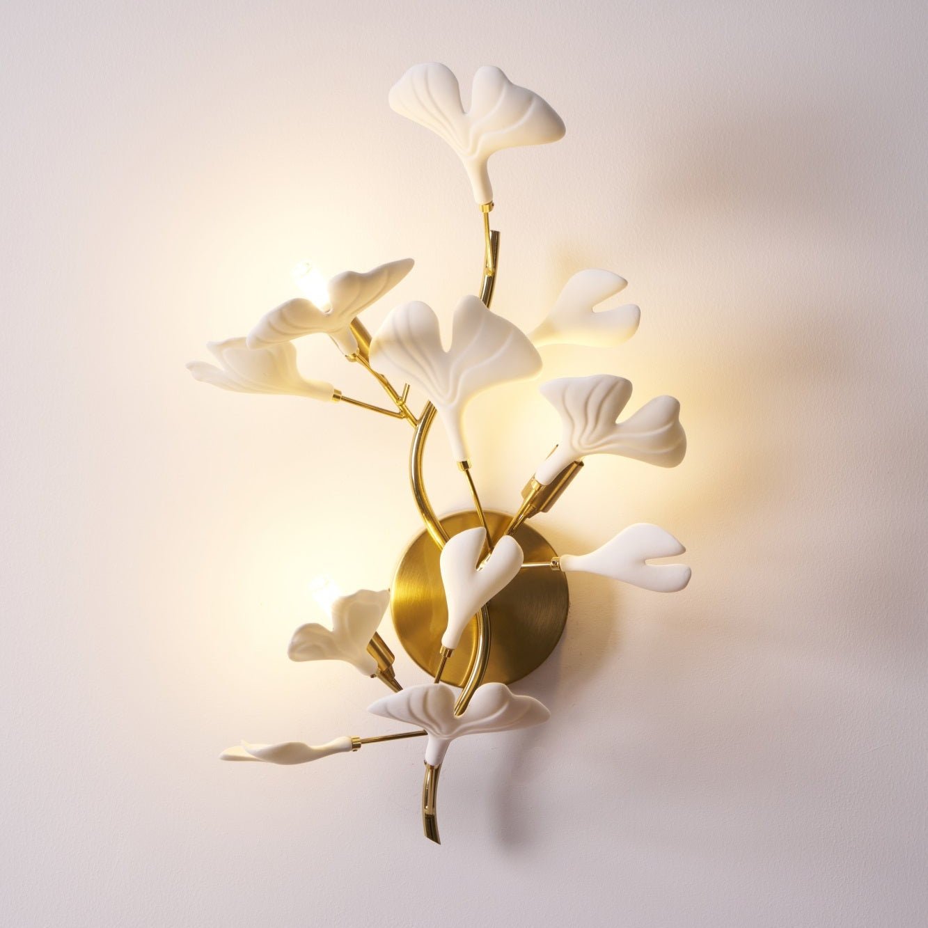 Gingko Modern Wall Lamp - LED Illumination & Adjustable Brightness
