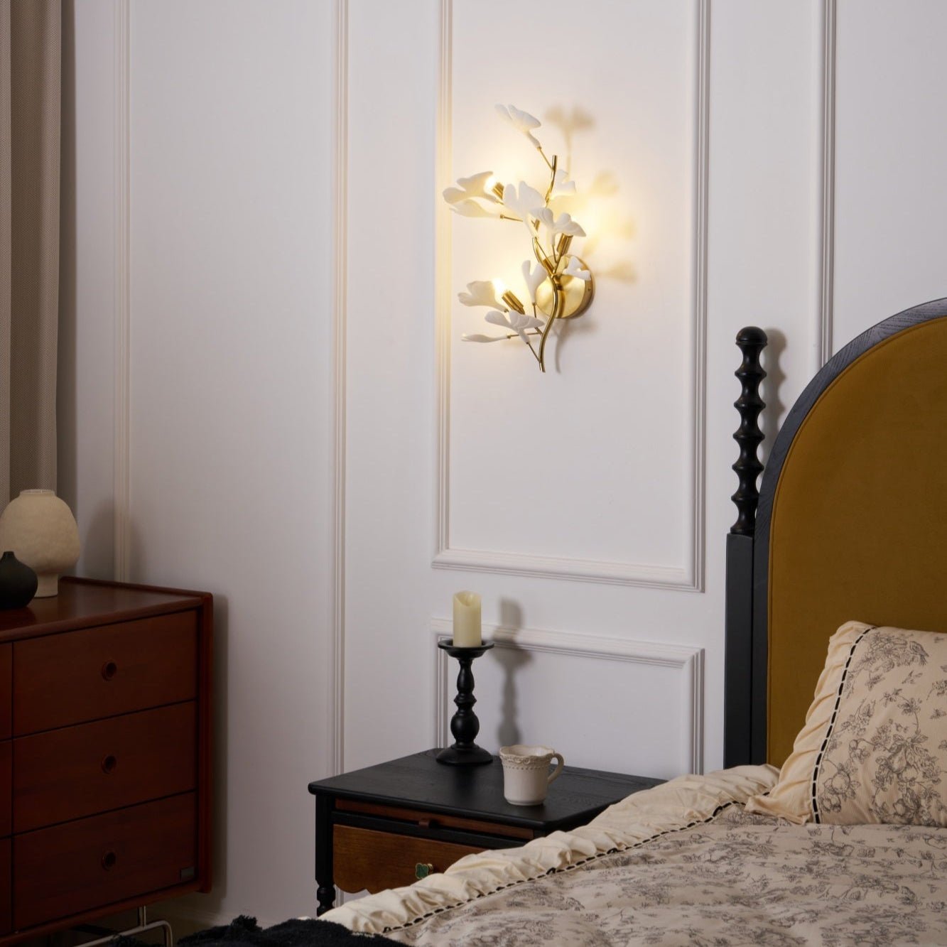 Gingko Modern Wall Lamp - LED Illumination & Adjustable Brightness