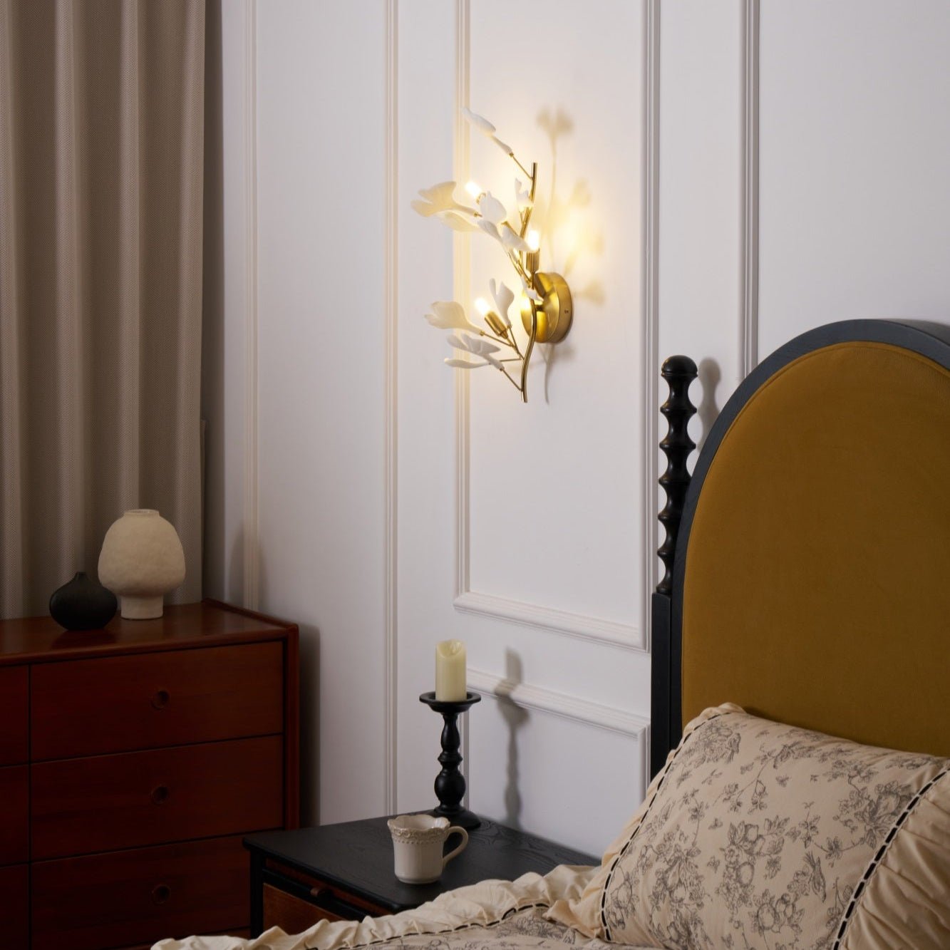 Gingko Modern Wall Lamp - LED Illumination & Adjustable Brightness