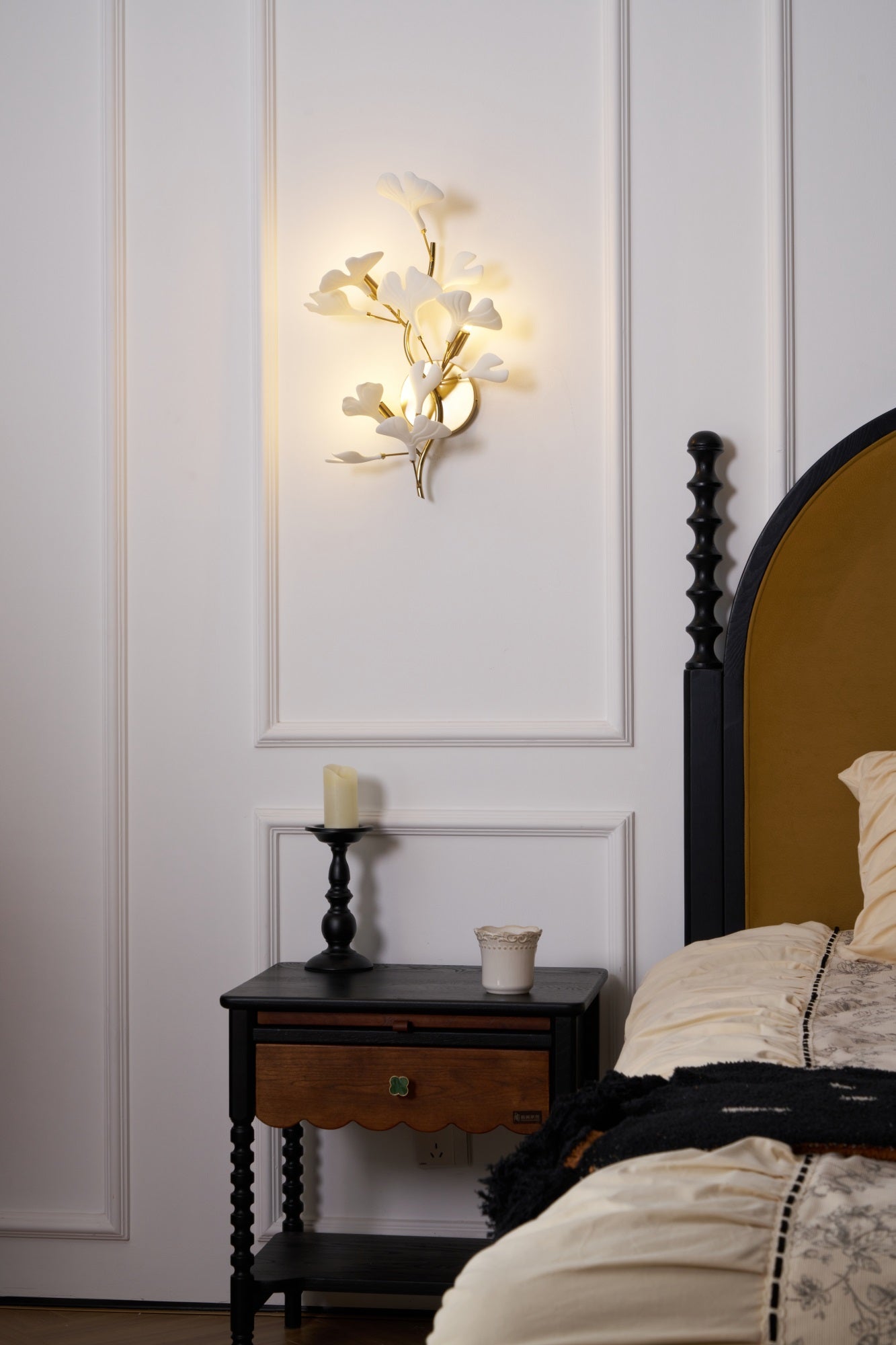 Gingko Modern Wall Lamp - LED Illumination & Adjustable Brightness