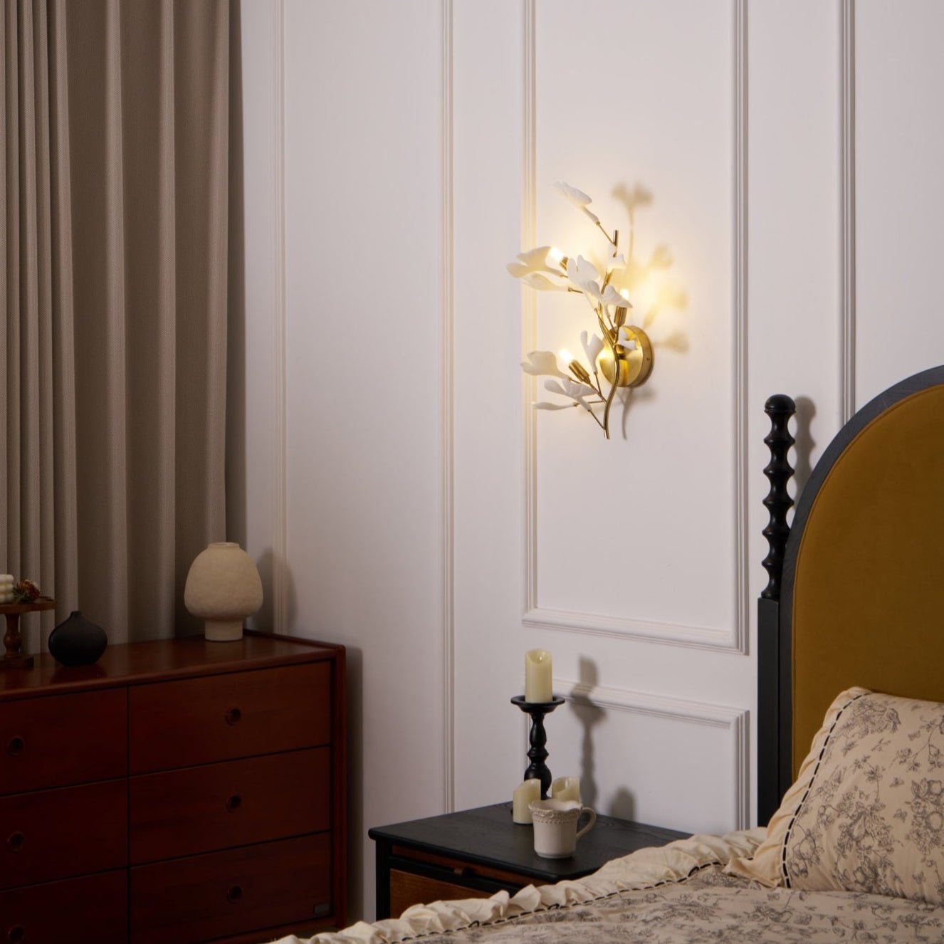 Gingko Modern Wall Lamp - LED Illumination & Adjustable Brightness