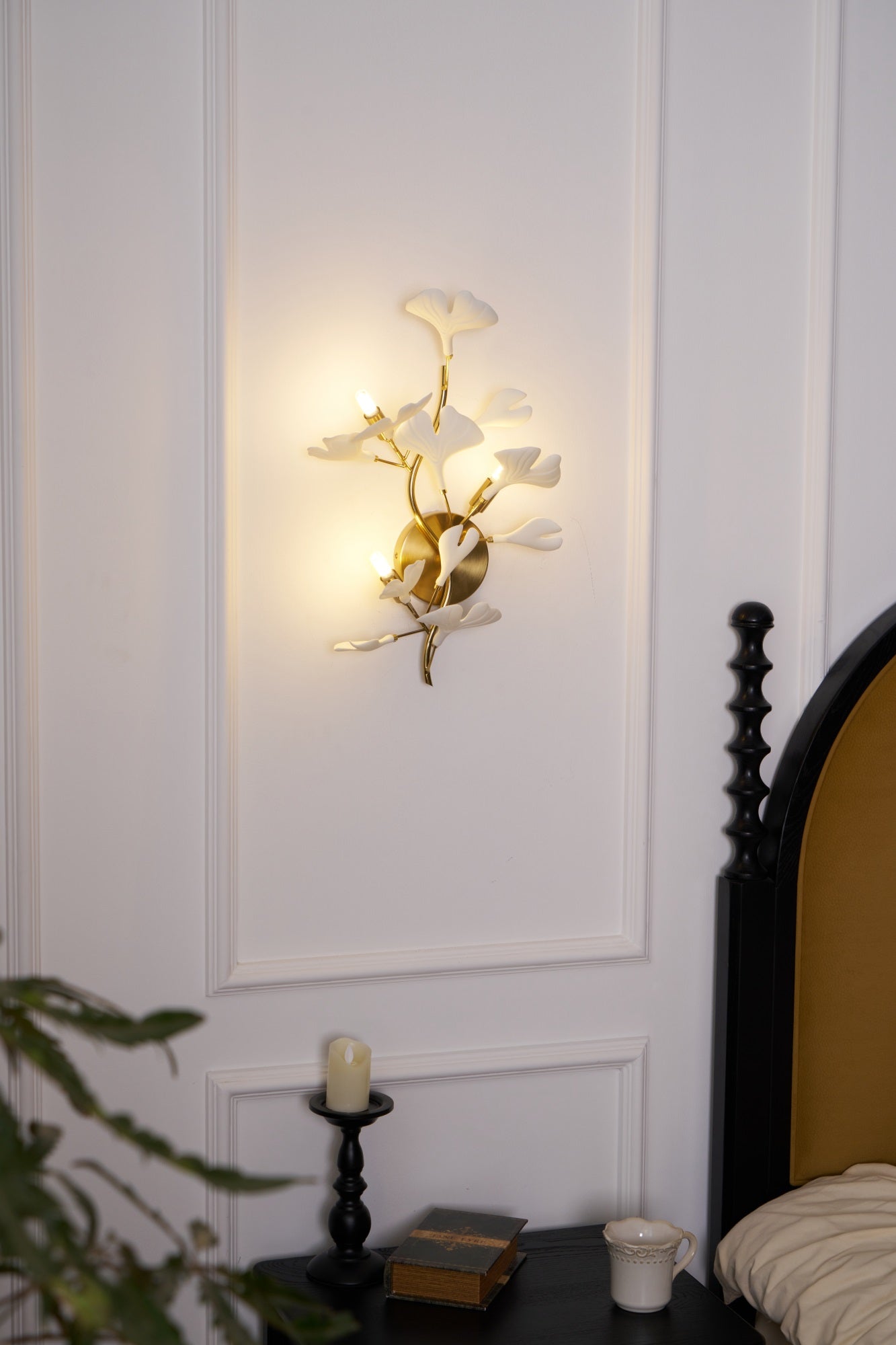 Gingko Modern Wall Lamp - LED Illumination & Adjustable Brightness