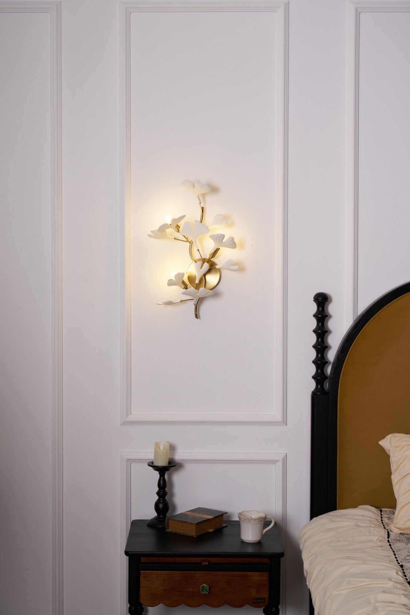 Gingko Modern Wall Lamp - LED Illumination & Adjustable Brightness