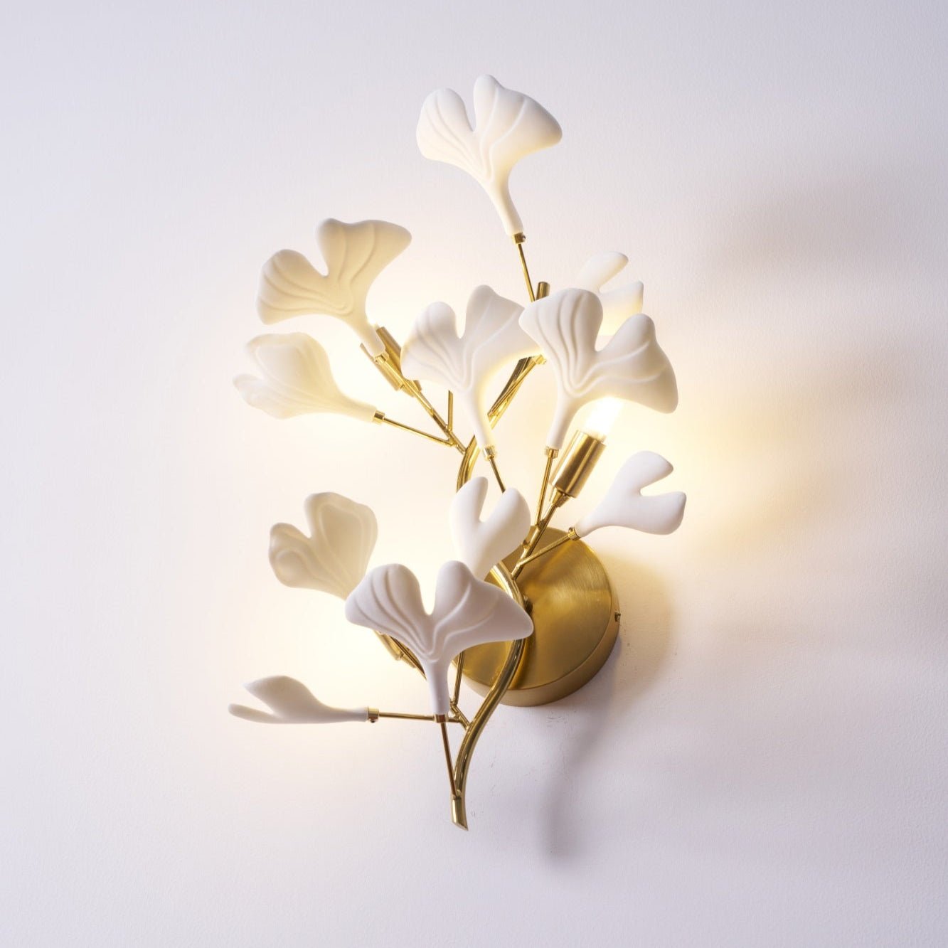 Gingko Modern Wall Lamp - LED Illumination & Adjustable Brightness