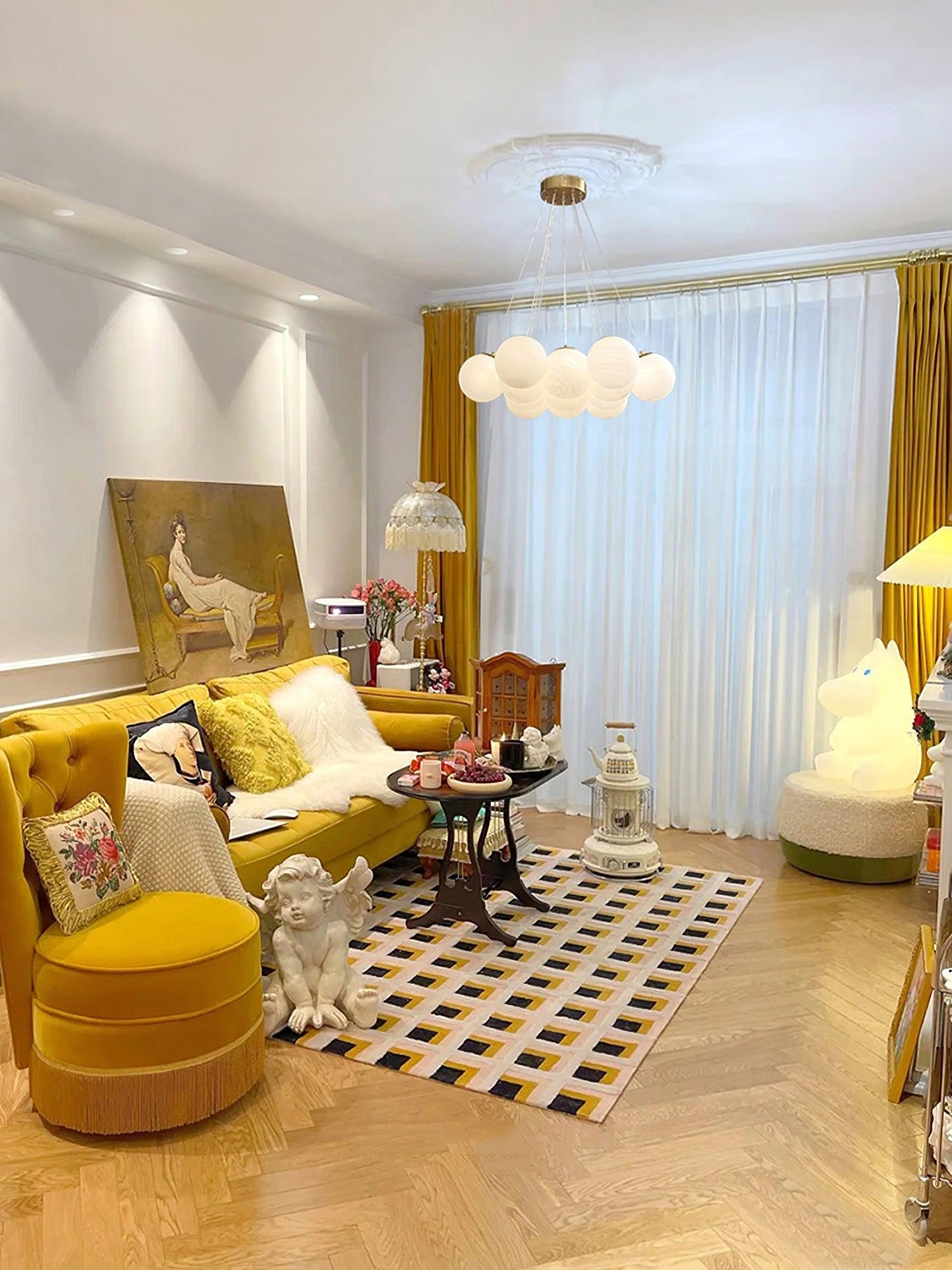 Elegant Glass Cluster Chandelier with Adjustable Height & Modern Desig
