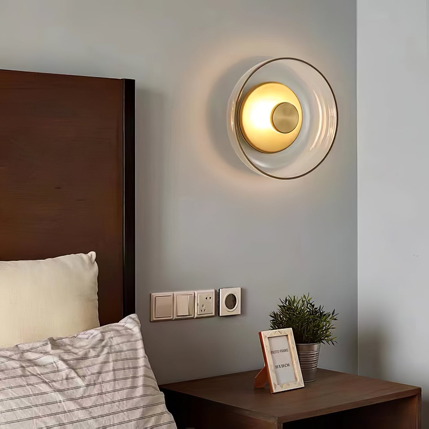Glimmera Wall Light - Adjustable Brightness & Energy Efficient Design