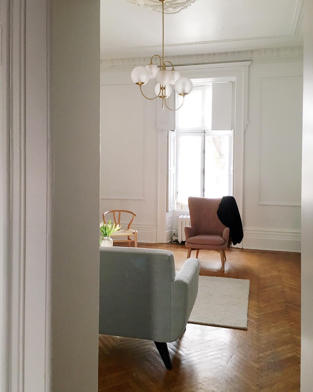 Elegant Gooseneck Chandelier with Adjustable Arms and LED Compatibilit