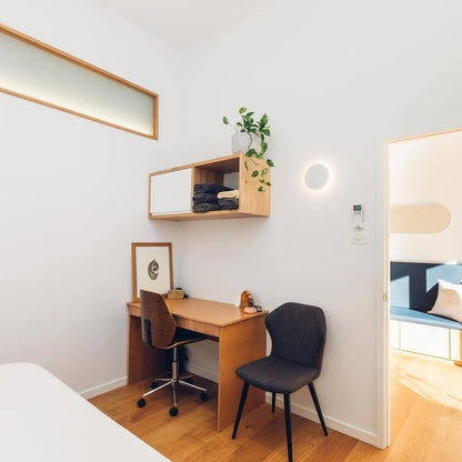 Gossa Professional Wall Lamp - Adjustable Brightness, Modern Design