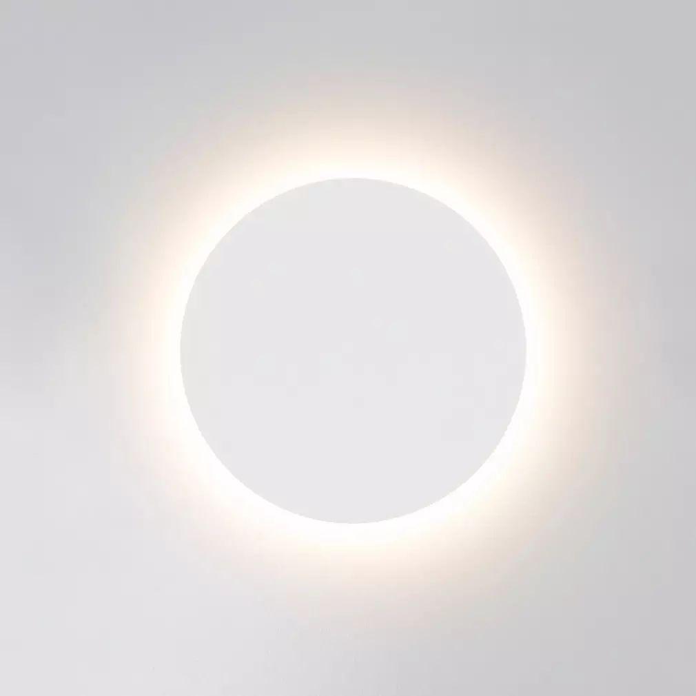 Gossa Professional Wall Lamp - Adjustable Brightness, Modern Design