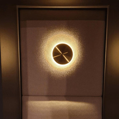 Gossa Professional Wall Lamp - Adjustable Brightness, Modern Design