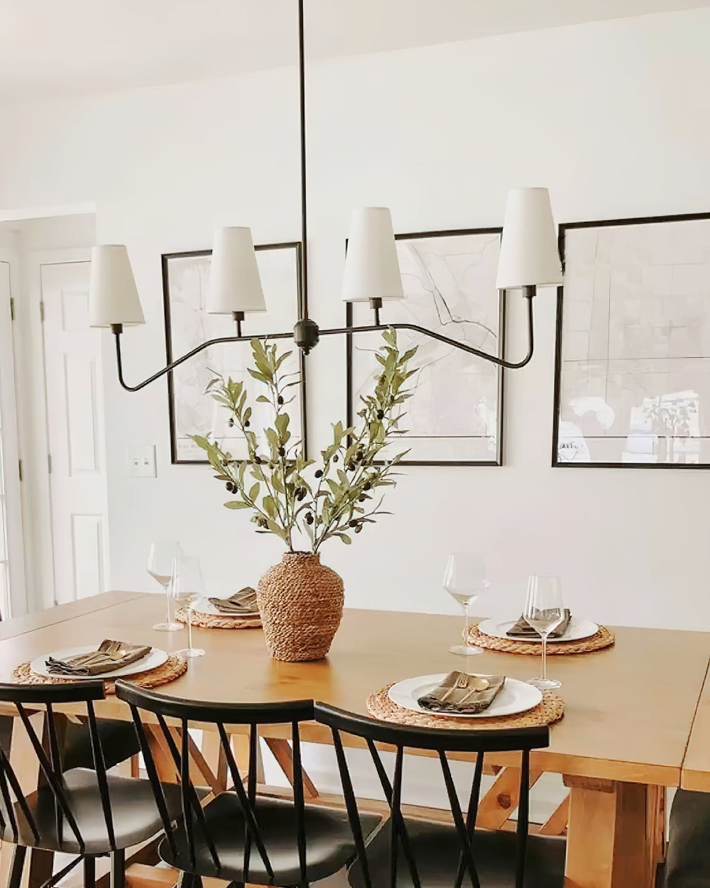 Granteau Modern Chandelier with Adjustable Height and Crystal Accents