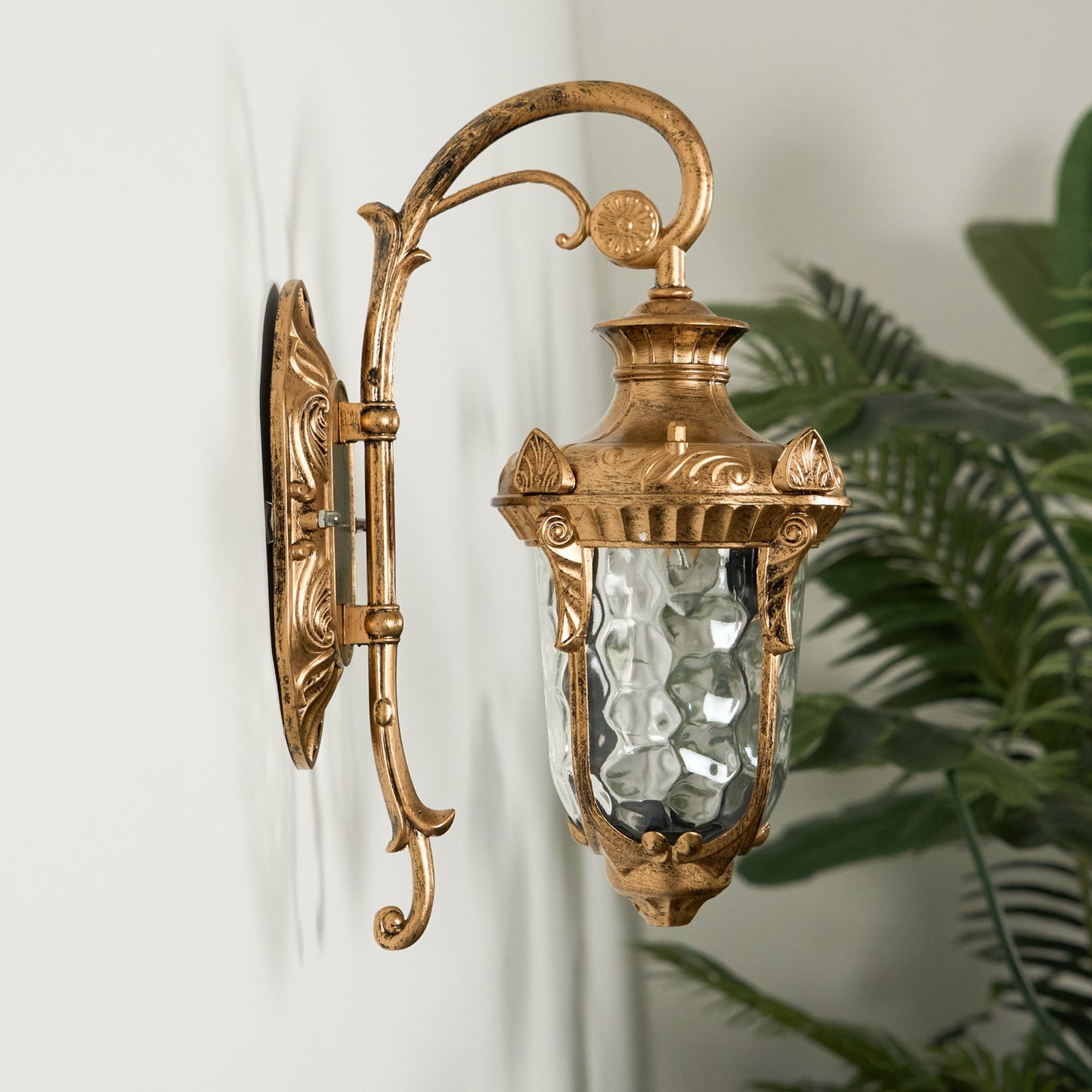 Heritage Outdoor Wall Lamp - Weather-Resistant, Energy-Efficient LED