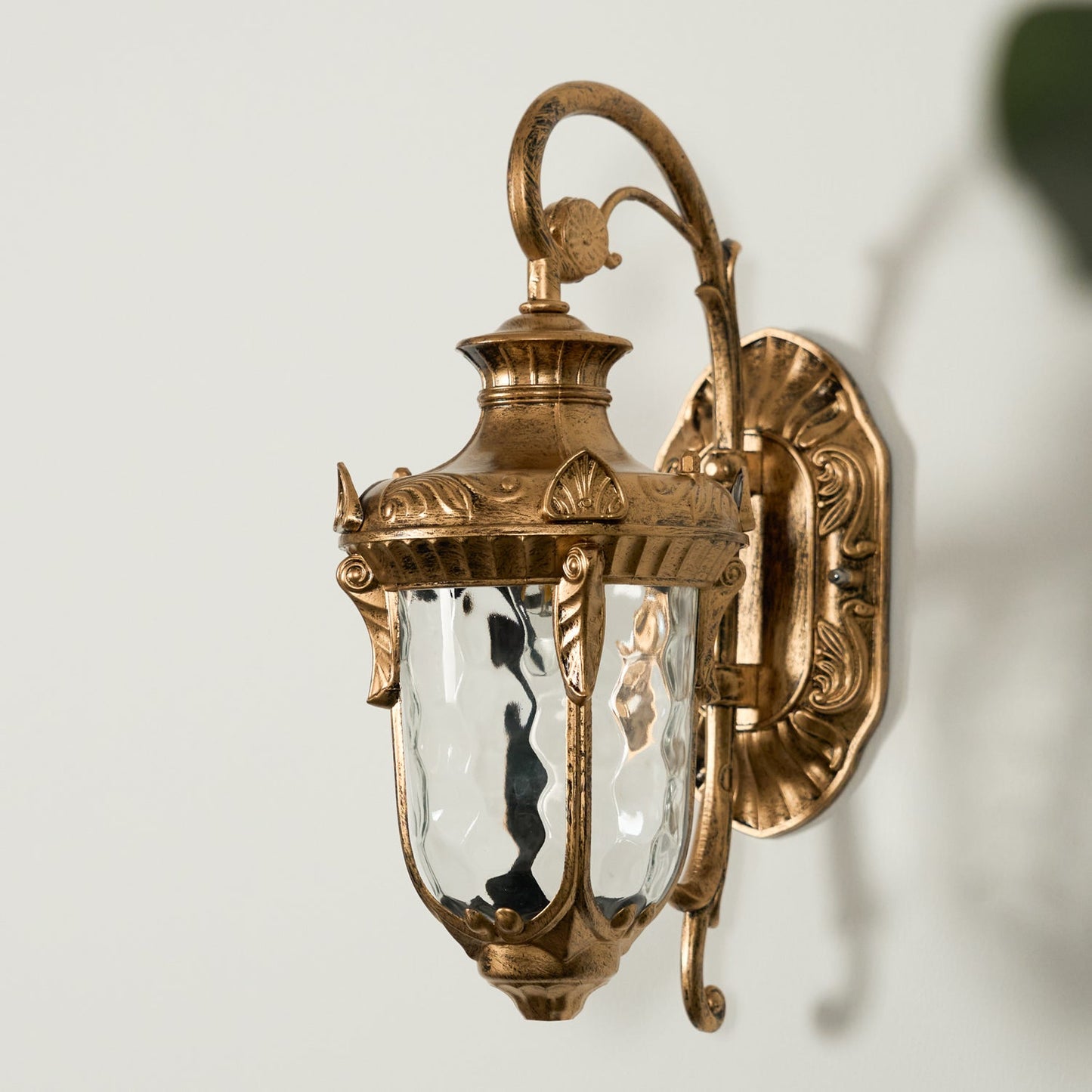 Heritage Outdoor Wall Lamp - Weather-Resistant, Energy-Efficient LED