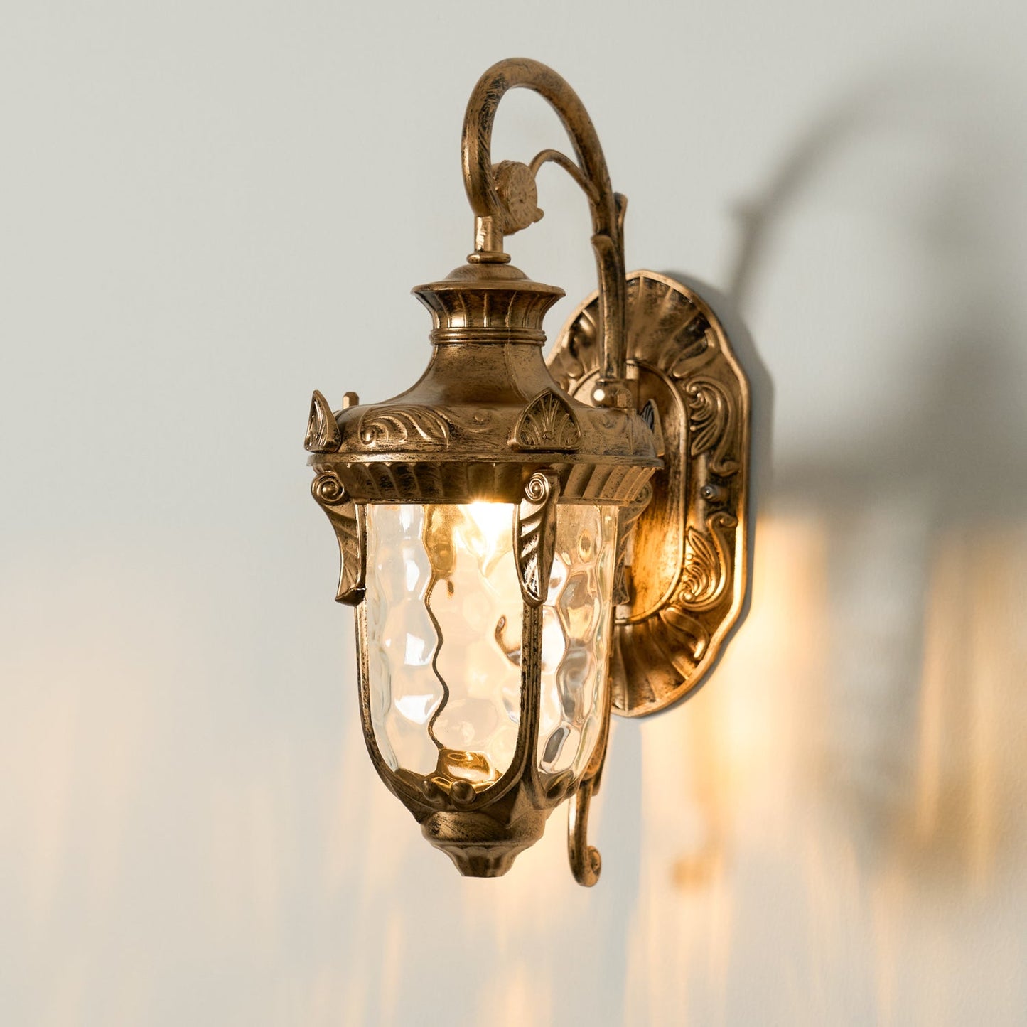 Heritage Outdoor Wall Lamp - Weather-Resistant, Energy-Efficient LED