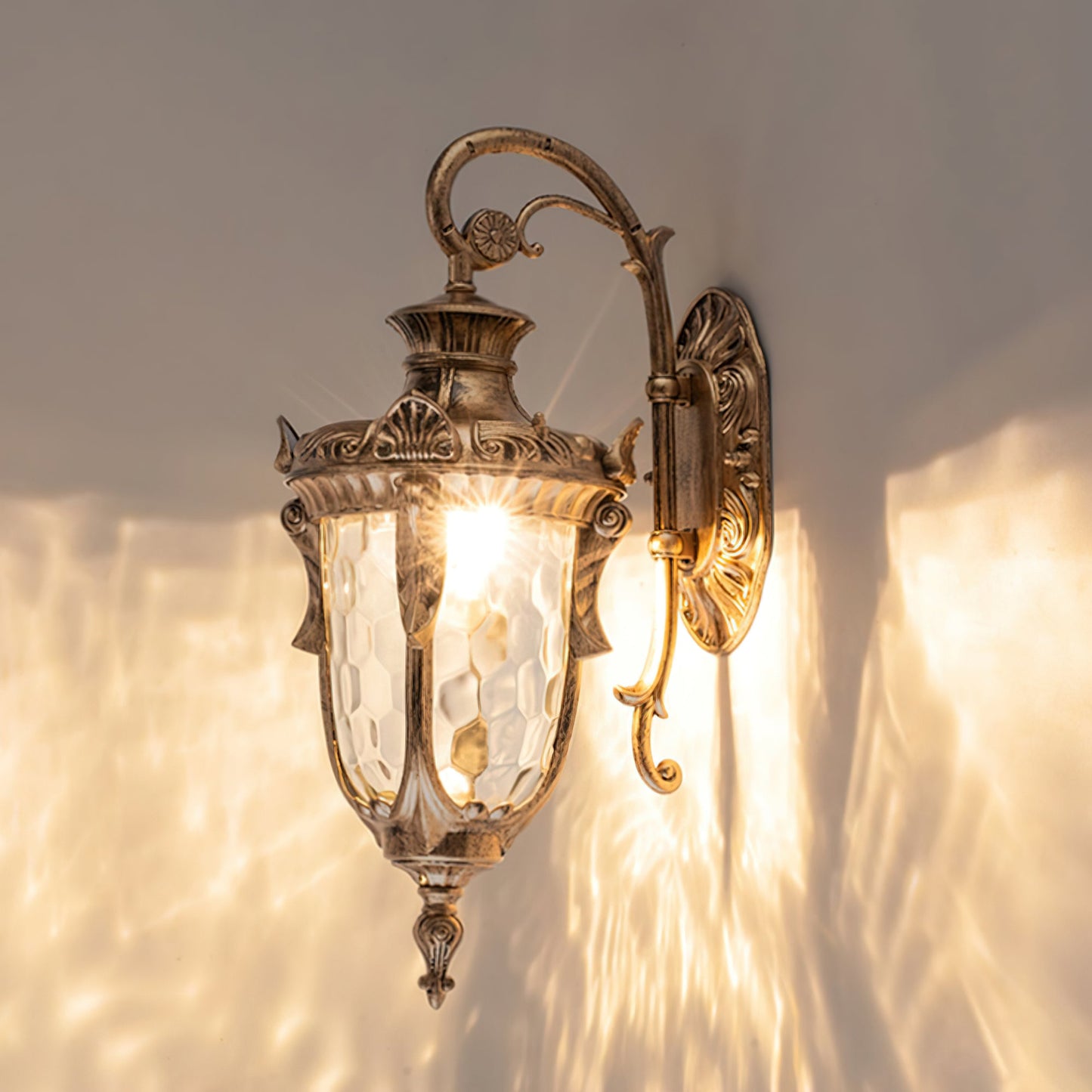 Heritage Outdoor Wall Lamp - Weather-Resistant, Energy-Efficient LED
