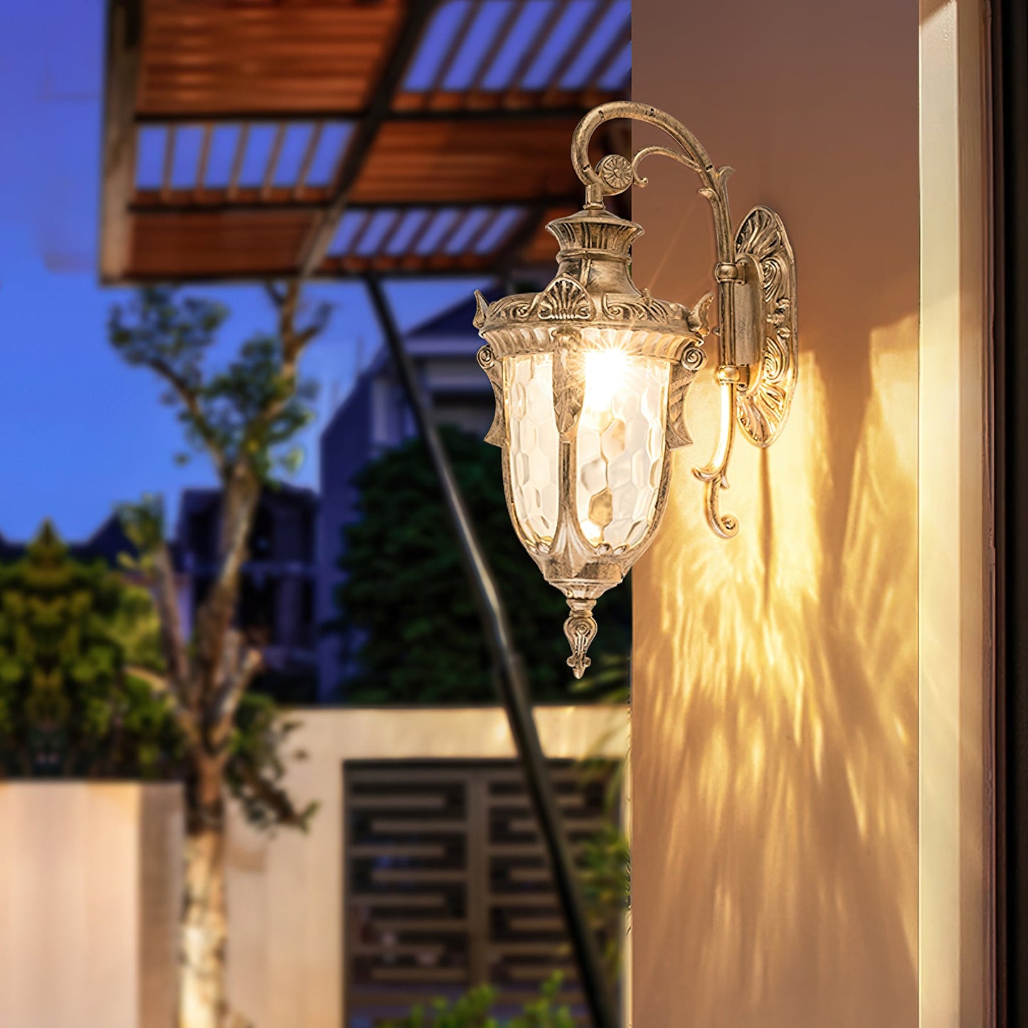 Heritage Outdoor Wall Lamp - Weather-Resistant, Energy-Efficient LED