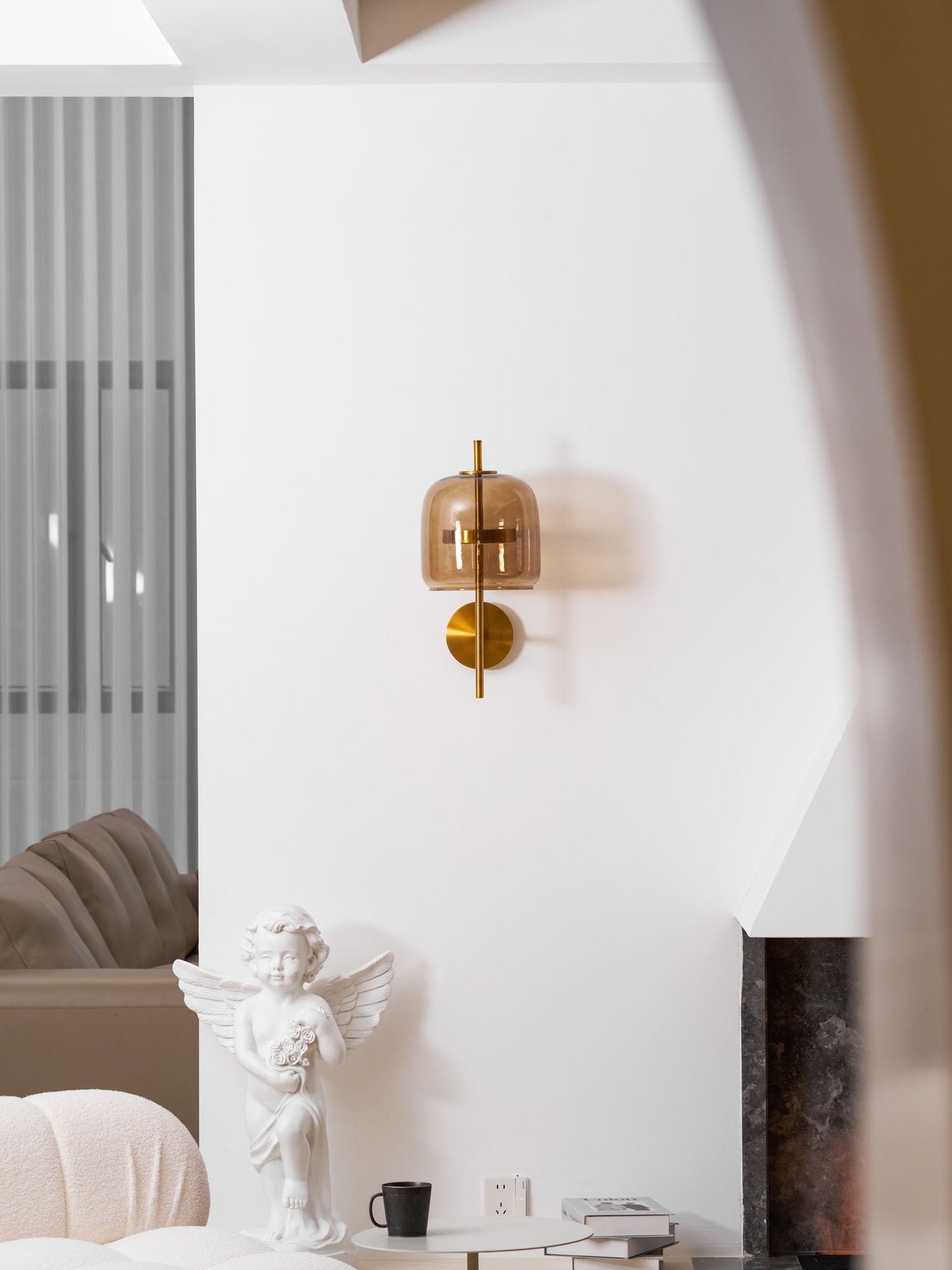 Modern Hourglass Wall Sconce - Adjustable Brightness & Elegant Design