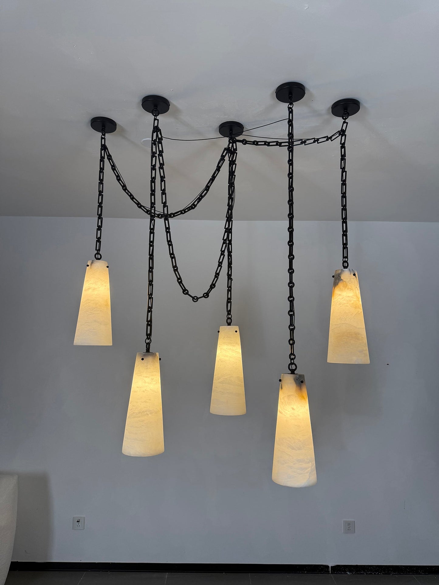 Industrial Cascade Chain Chandelier - Adjustable Height, Vintage Desig