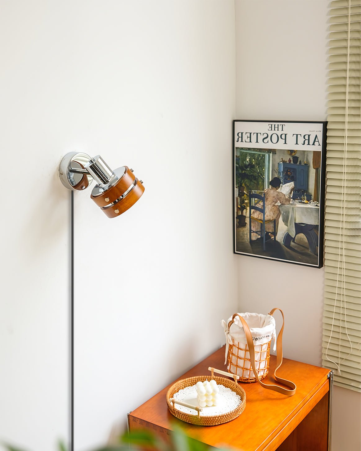 Karry Plug-in Wall Lamp with Adjustable Brightness and Modern Design