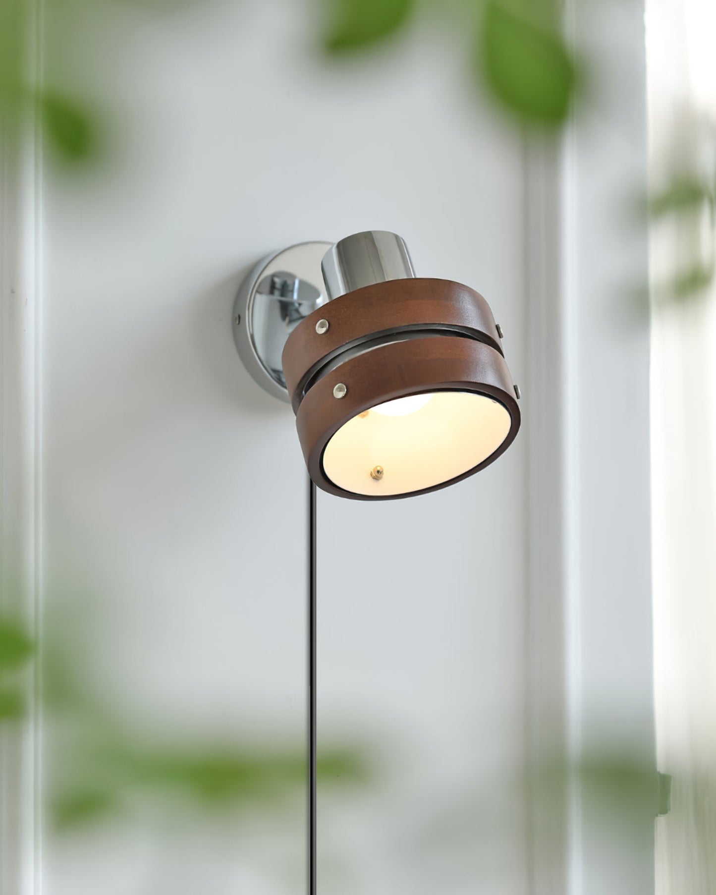 Karry Plug-in Wall Lamp with Adjustable Brightness and Modern Design