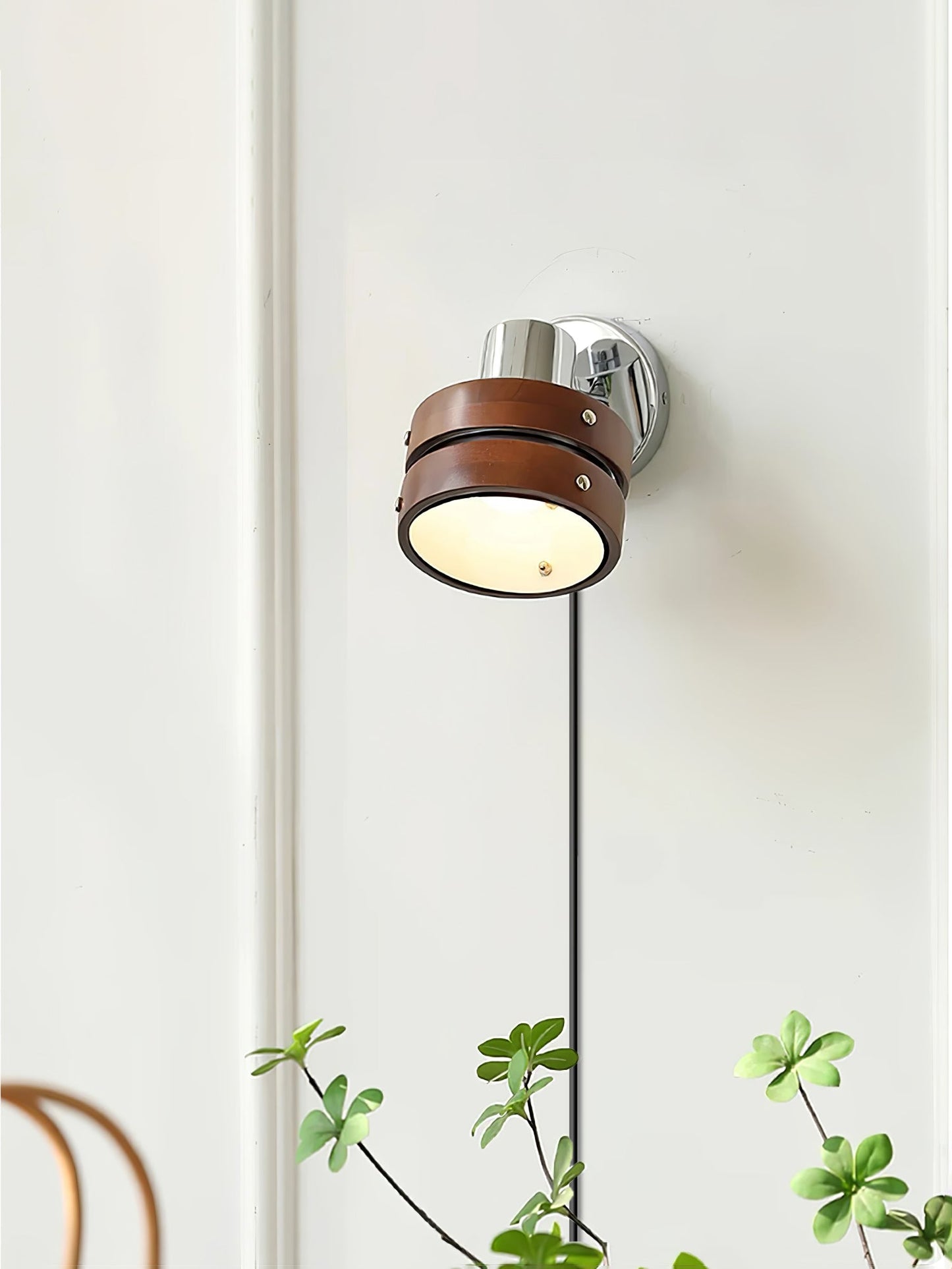 Karry Plug-in Wall Lamp with Adjustable Brightness and Modern Design
