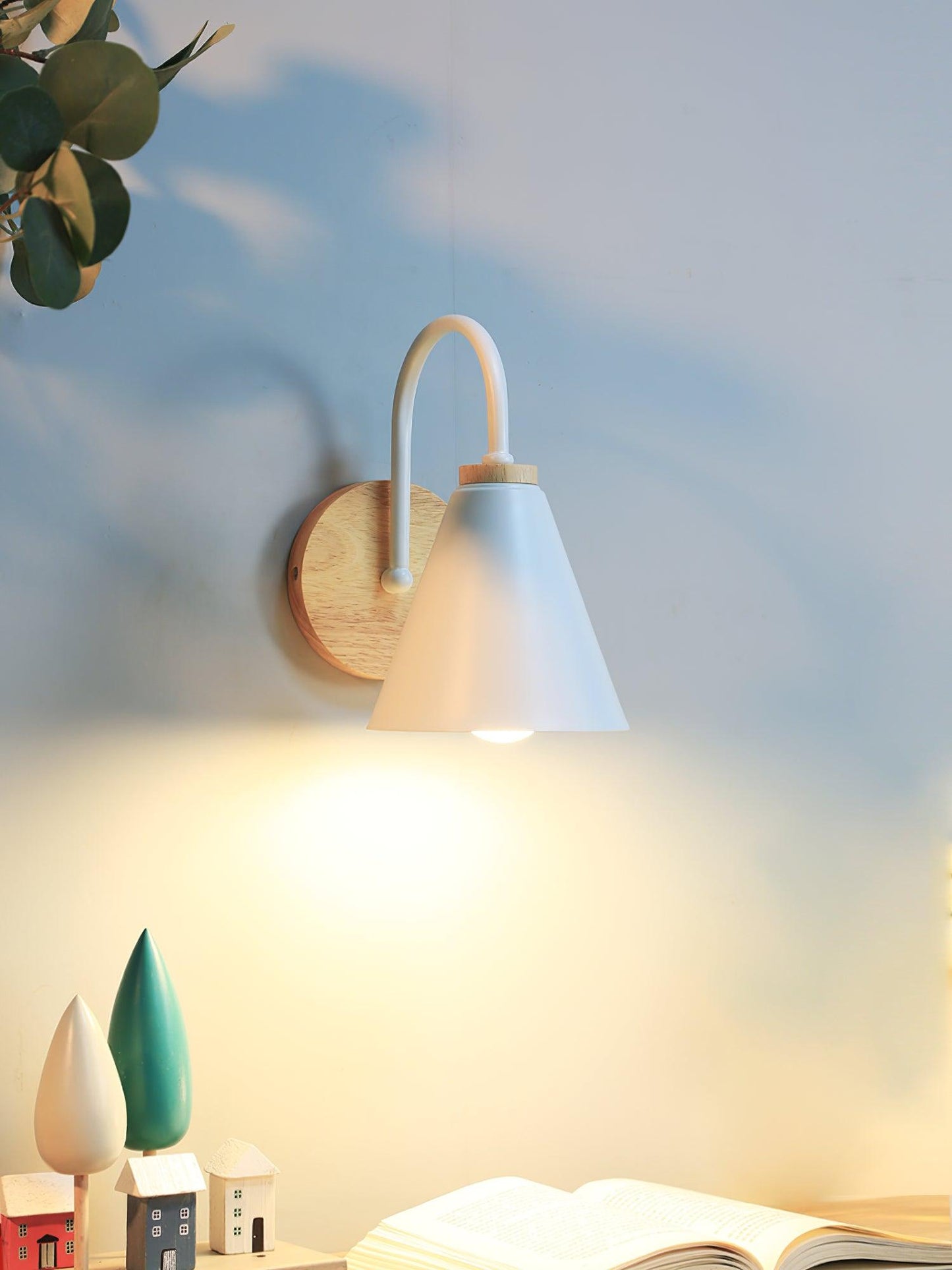 Kona Nordic Wall Lamp - Adjustable Brightness & Energy-Efficient LED